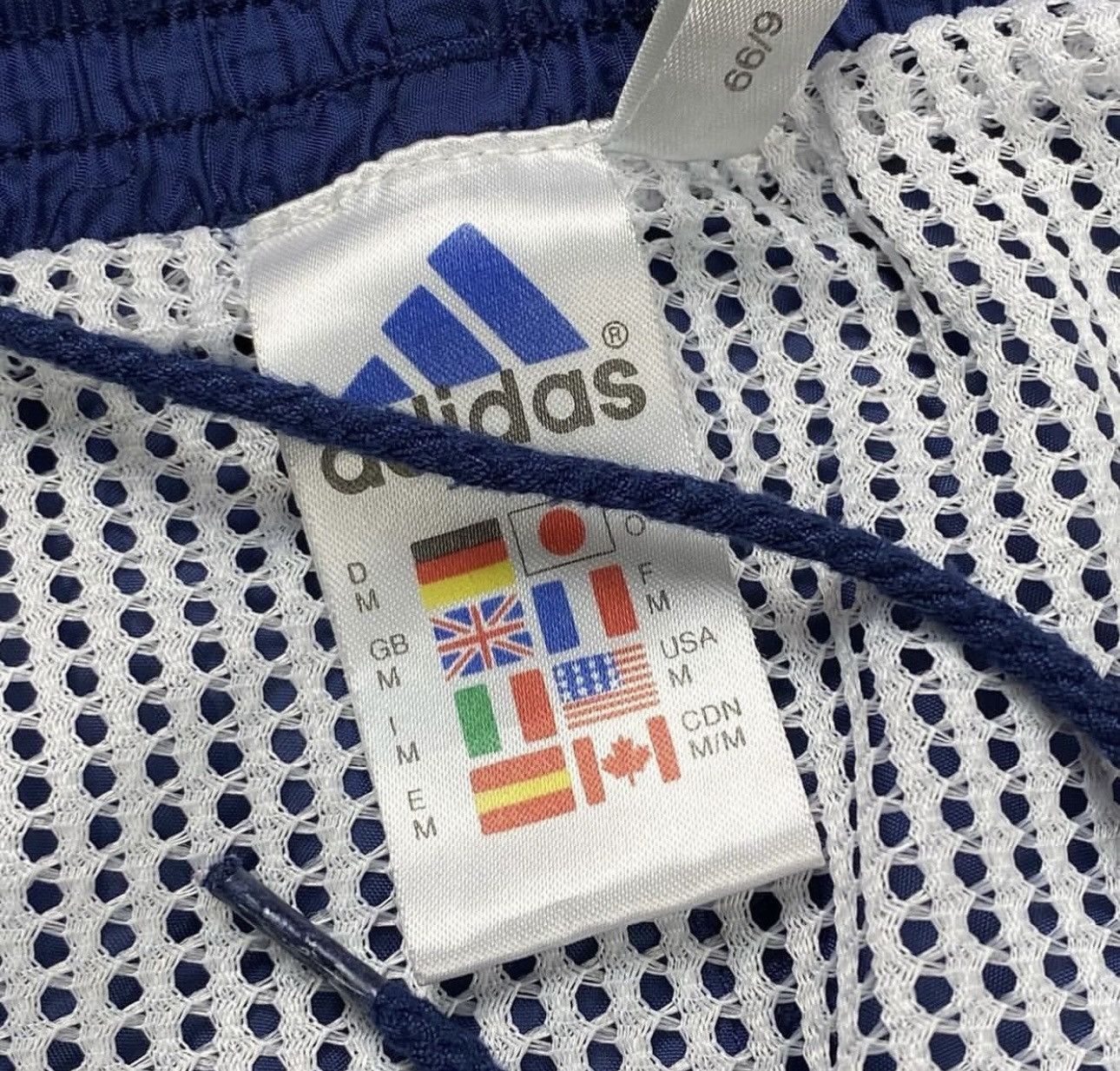 Adidas 1999 VINTAGE SHORTS 🩳 ADIDAS BIG LOGO SIZE M Size US 32 / EU 48 - 3 Thumbnail