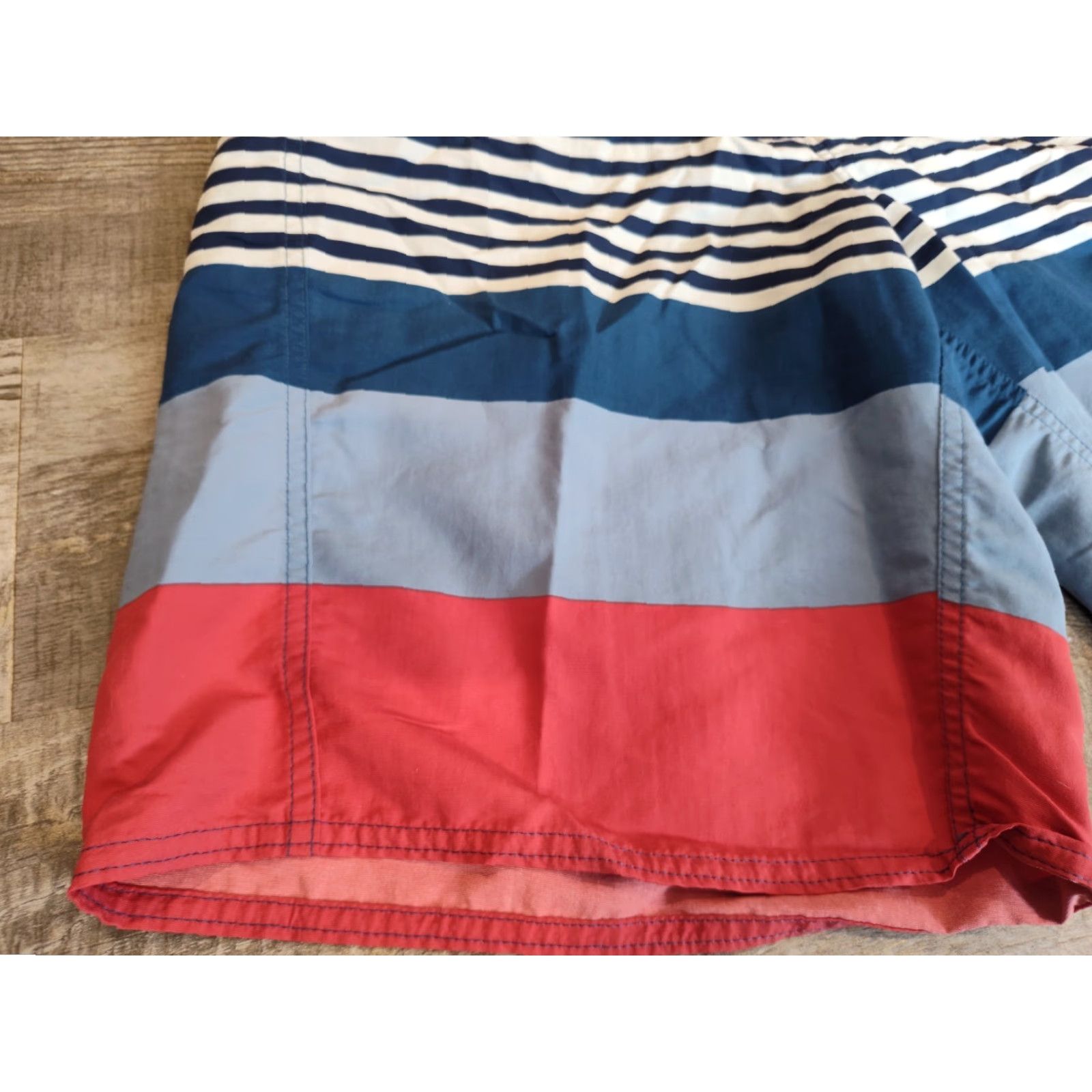 Patagonia Patagonia Wavefarer Board Shorts Mens 34 Blue Red Striped Swim Trunks Zip Pocket Size US 34 / EU 50 - 2 Thumbnail