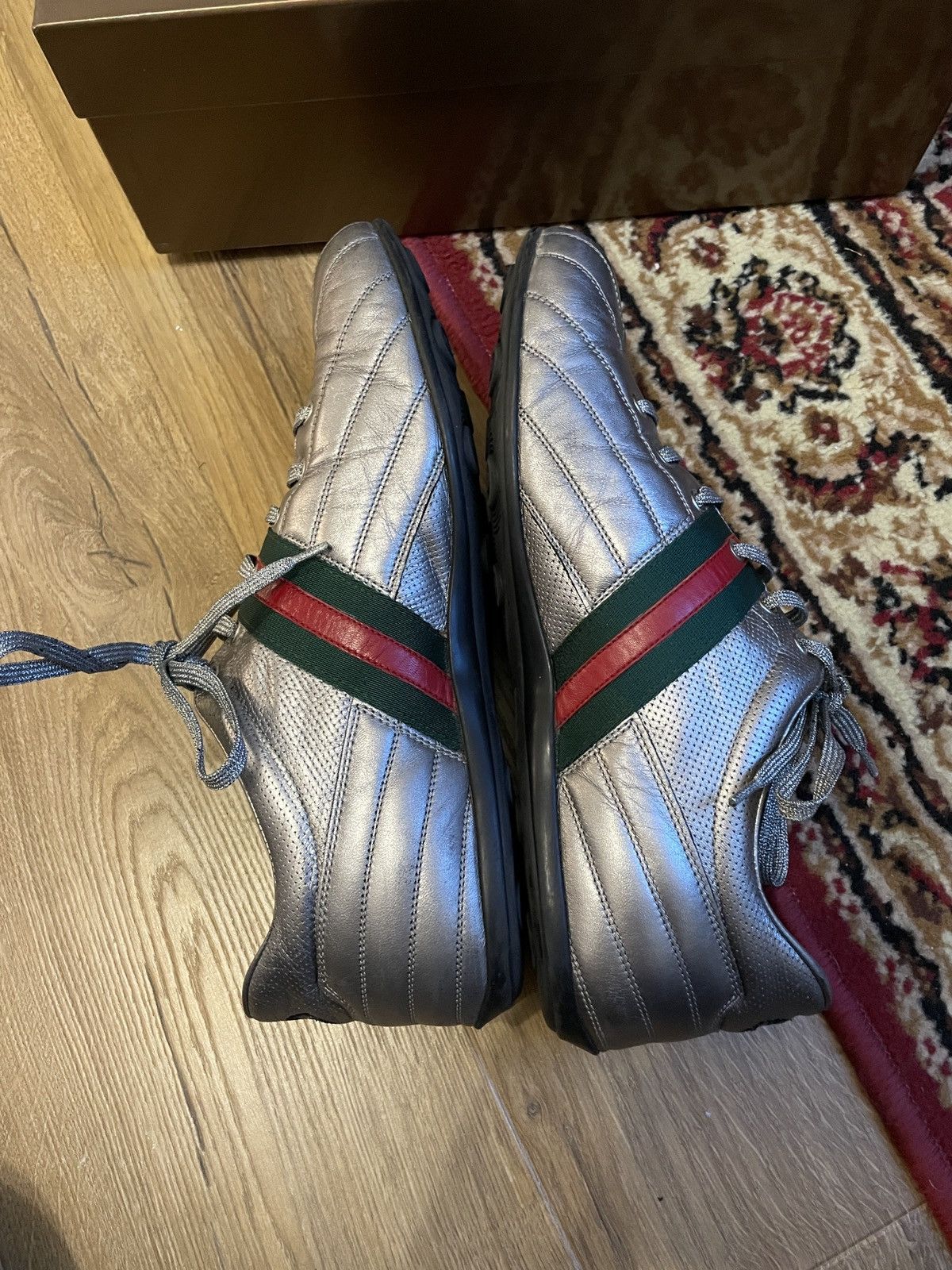 Gucci leather silver signature web shoes low-top