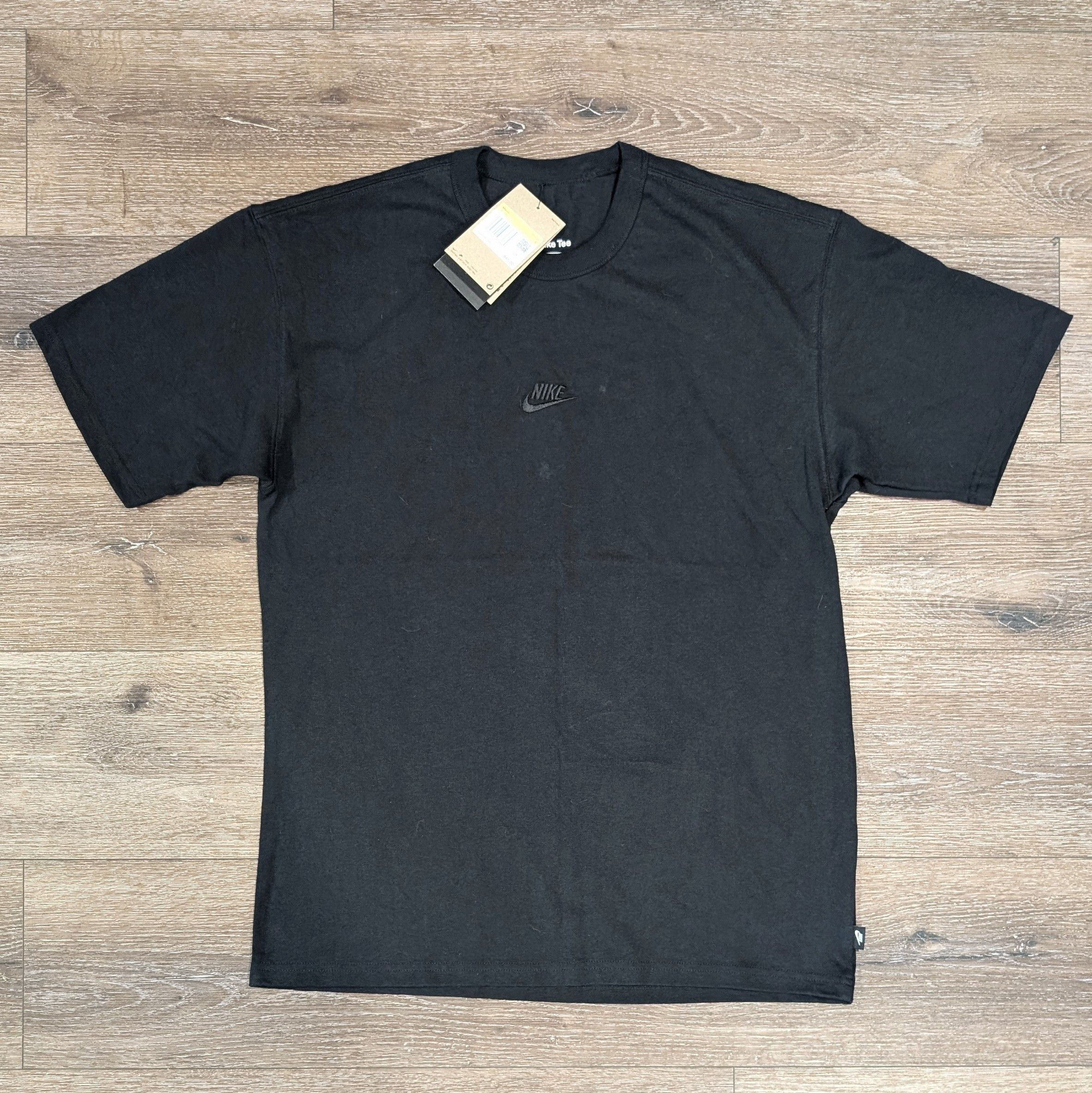 Nike NWT Nike black embroidered heavy t-shirt - SIZE S Size US S / EU 44-46 / 1 - 1 Thumbnail