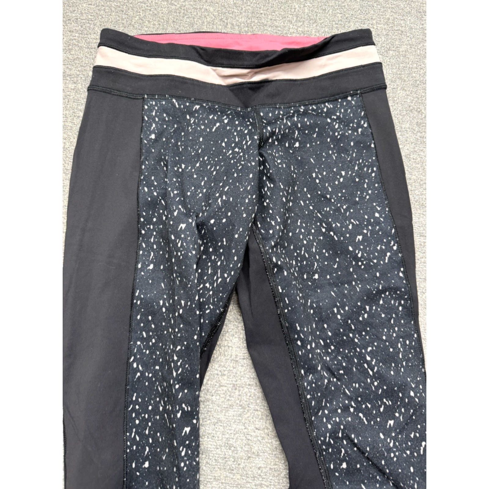 Lululemon Lululemon Var-City Crop 23” Samba Snake Battleship Black Size 4 Pants Women Activewear Leggings Crops Inseam 23 in Full-On Luxtreme Size ONE SIZE - 2 Thumbnail