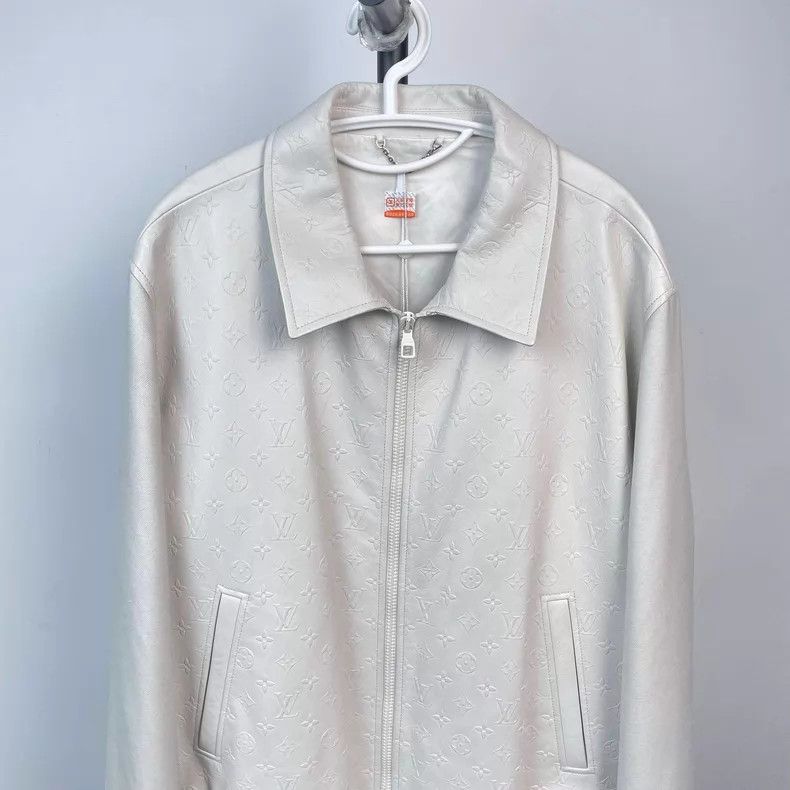 Louis Vuitton Louis Vuitton White full print leather coat lapel long sle Size US L / EU 52-54 / 3 - 3 Thumbnail