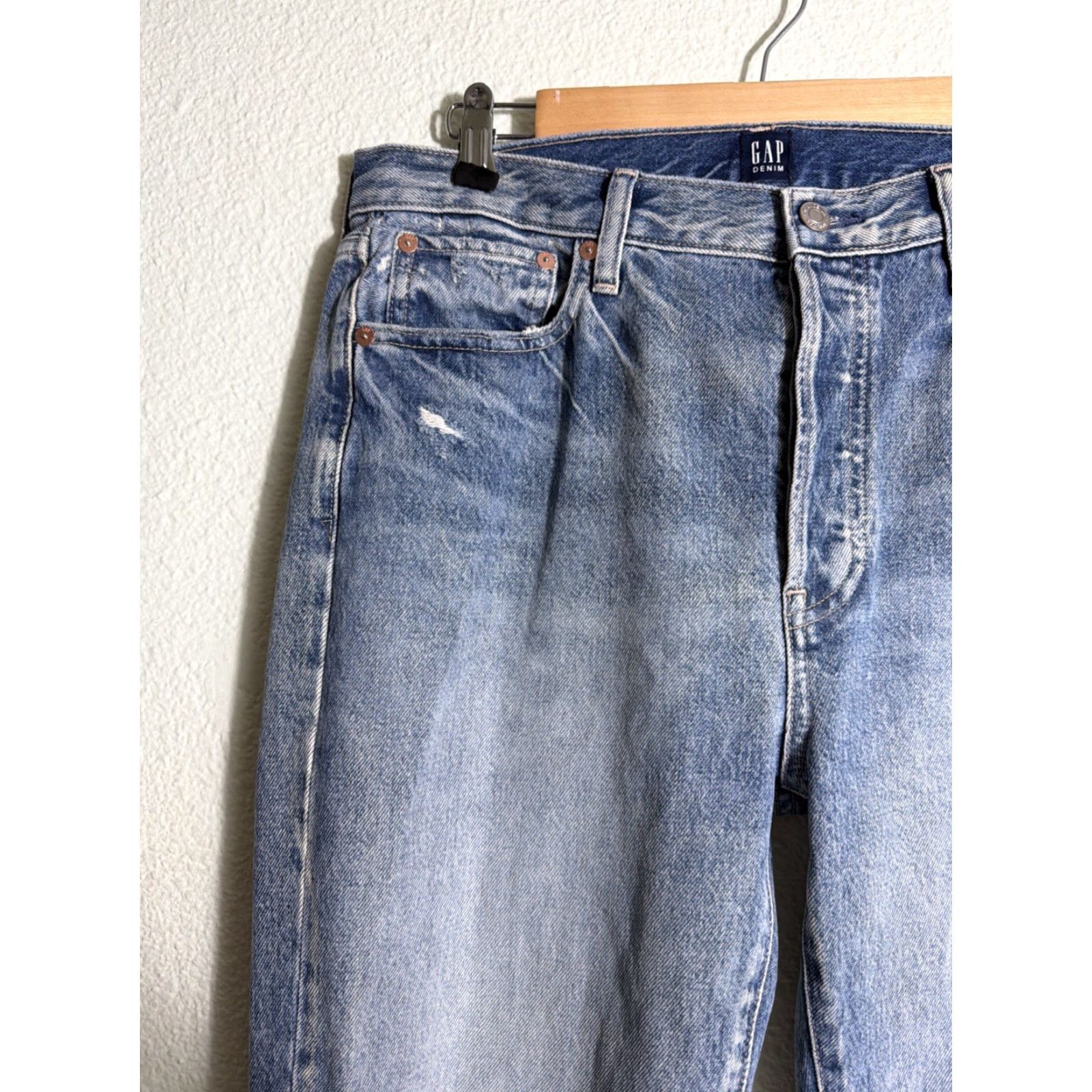Gap VINTAGE? Gap Denim Women’s 10 Boyfriend Jeans Light Wash Distressed 34x26 Size 32" / US 10 / IT 46 - 5 Thumbnail