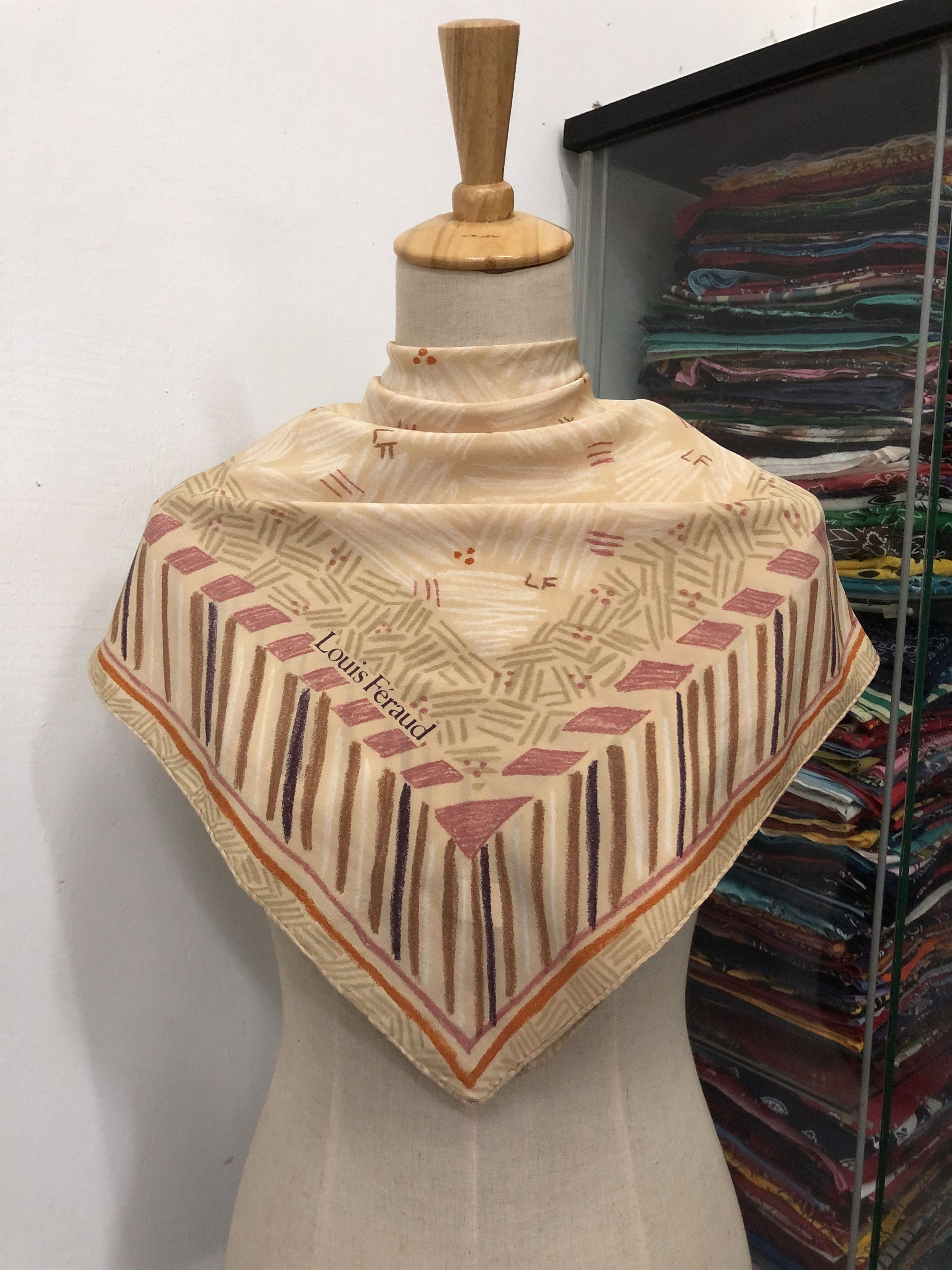 Louis Feraud × Vintage Vintage Louis Feraud Silk Scarf Size ONE SIZE - 1 Thumbnail