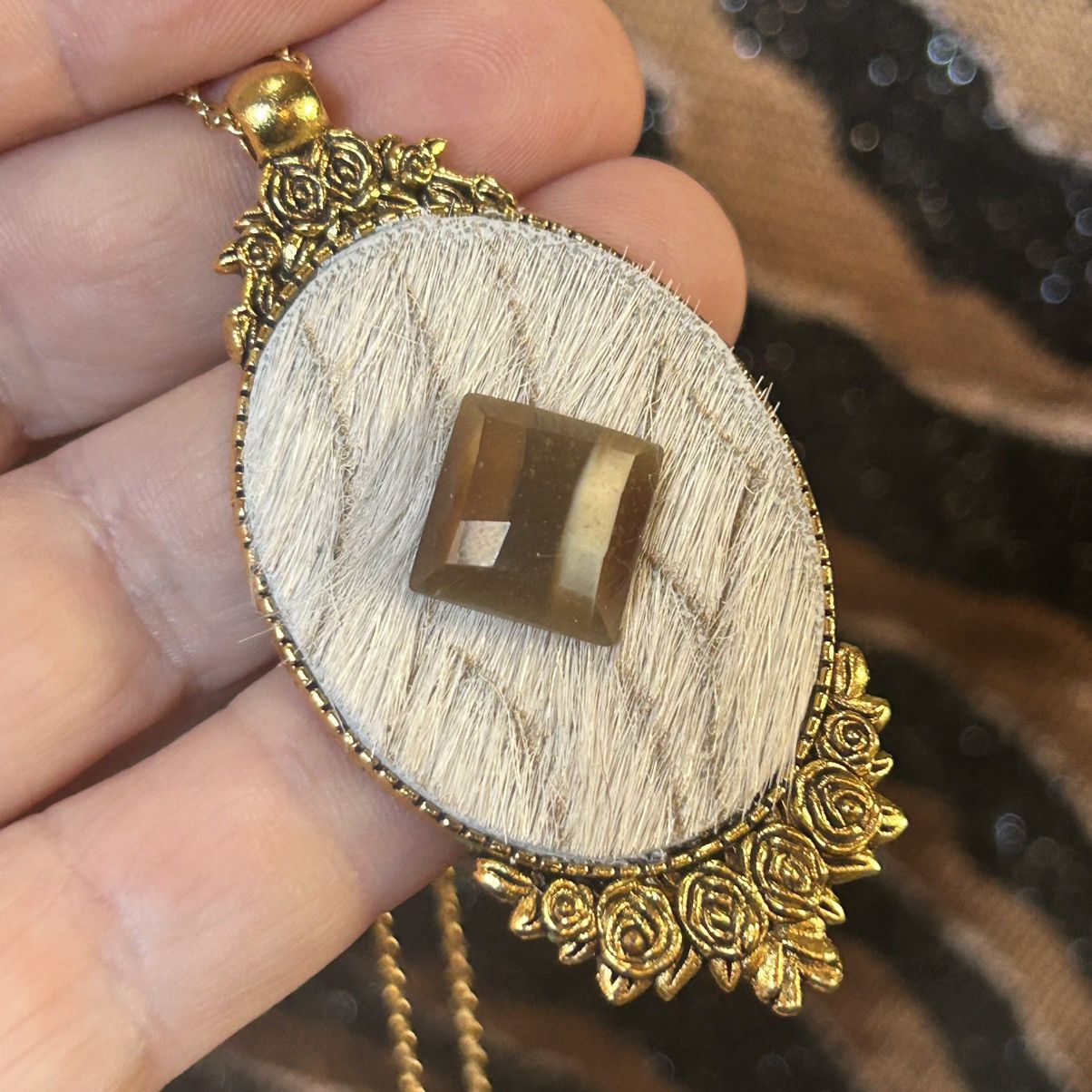 Handmade Handcrafted cowhide vintage gem cameo pendant necklace Size ONE SIZE - 1 Thumbnail