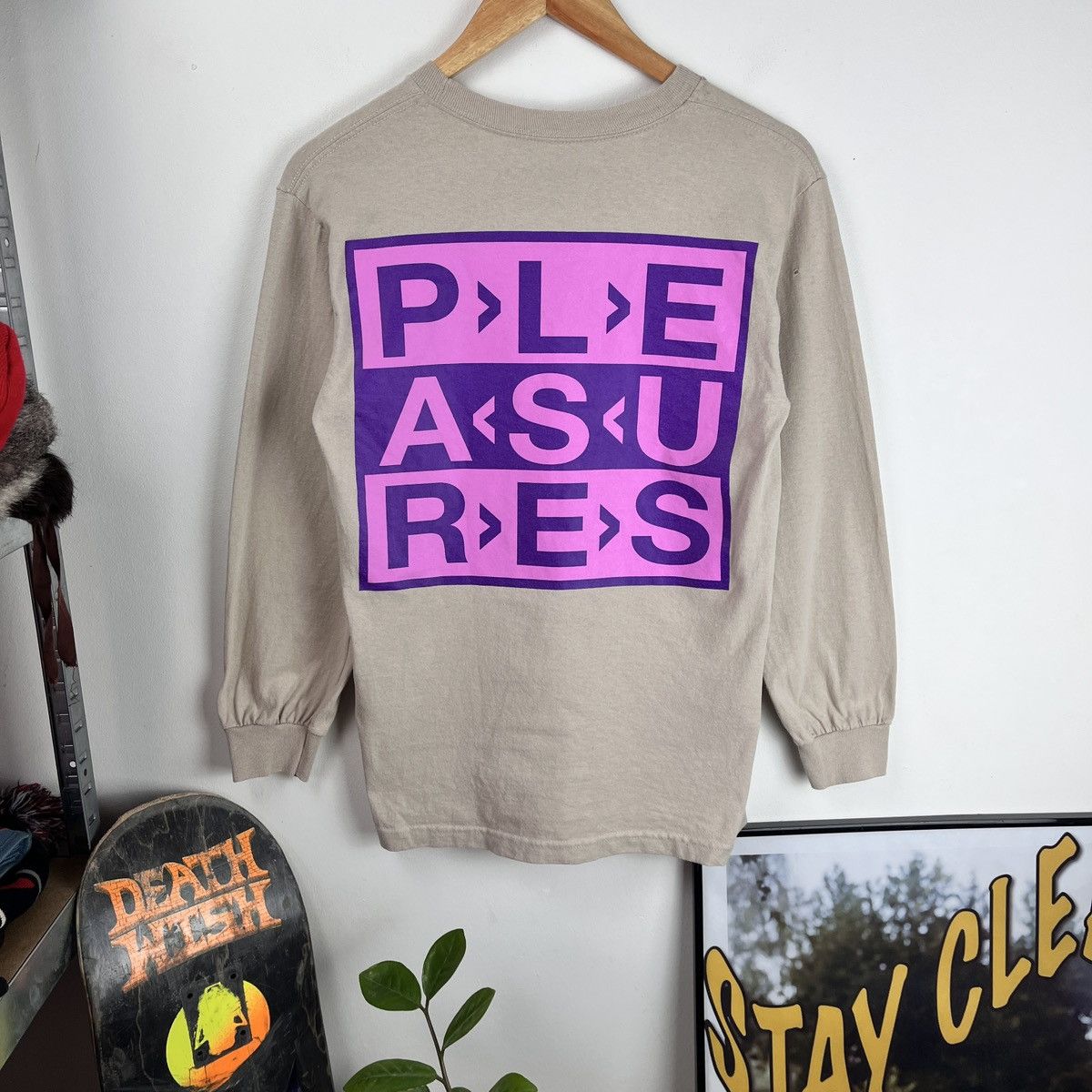 Pleasures Pleasures Longsleeve Big Logo Streetwear Y2k Rap Skate Swag Size US S / EU 44-46 / 1 - 1 Thumbnail