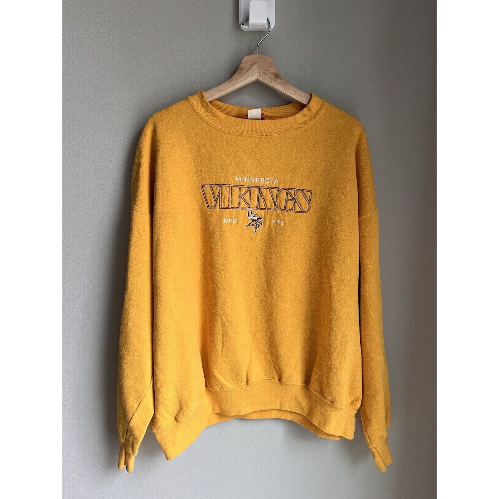 NFL VINTAGE MINNESOTA VIKINGS NFL FOOTBALL YELLOW CREWNECK SWEAT Size US XL / EU 56 / 4 - 1 Thumbnail