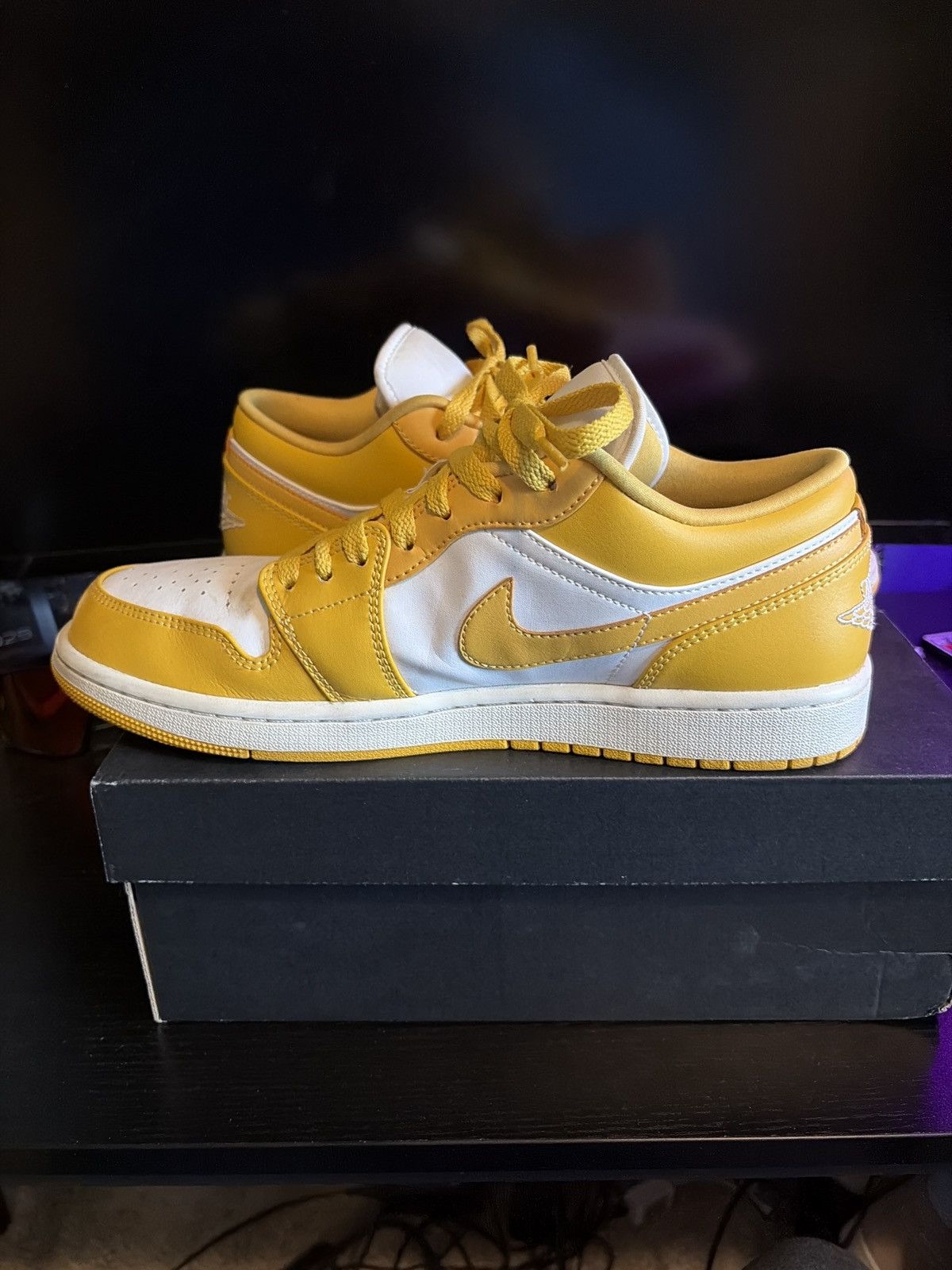 Jordan Brand Jordan 1 low pollens Size US 10.5 / EU 43-44 - 3 Thumbnail