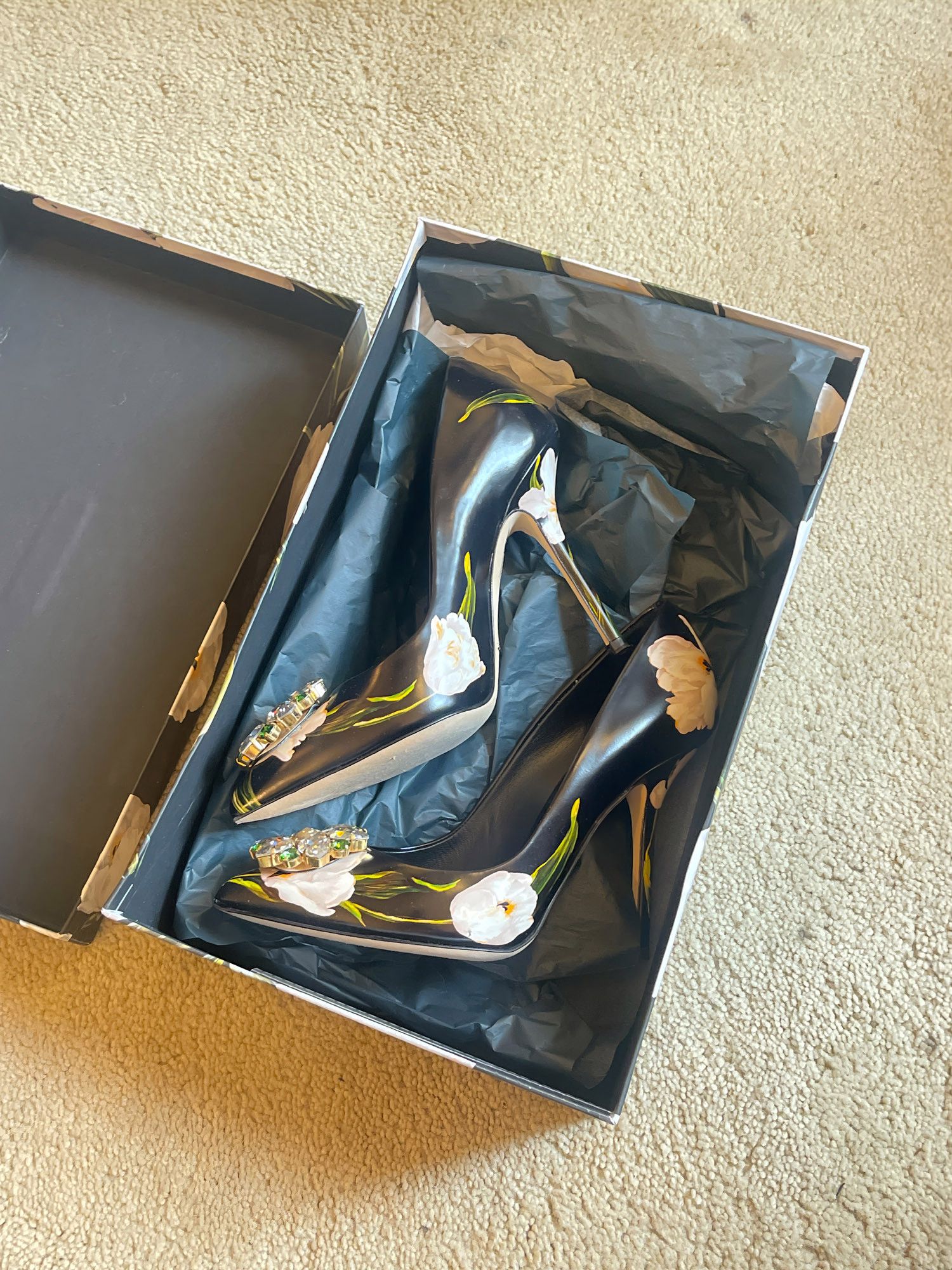 Dolce & Gabbana Celeb Owned | D&G 2016 Runway Tulip Bellucci Pumps + Box Size US 7 / IT 37 - 8 Thumbnail
