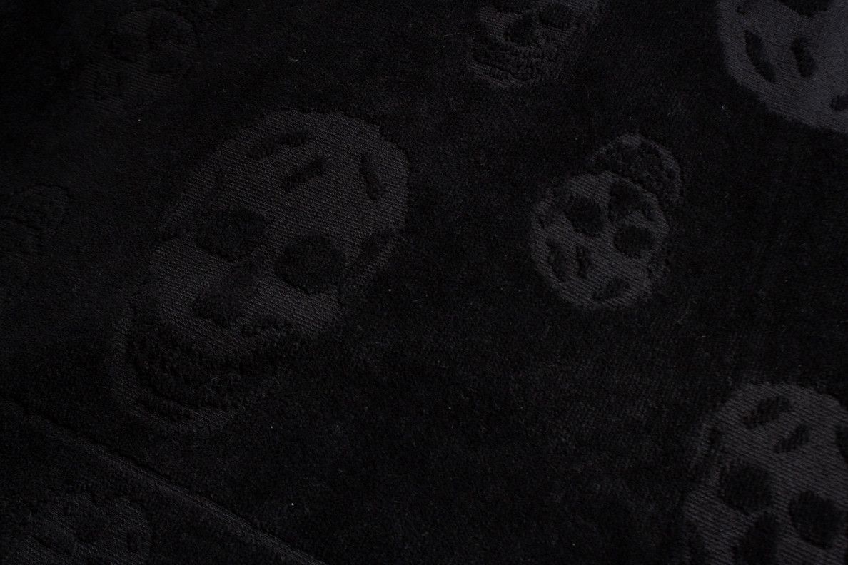 Alexander McQueen Alexander McQueen, Skull beach towel in black Size US 39 - 6 Thumbnail