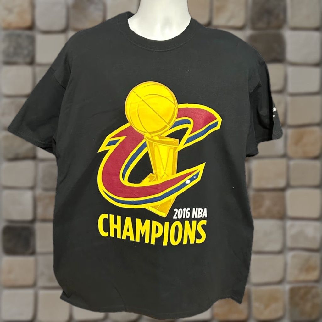 Gildan Cleveland Cavaliers Cavs 2016 NBA Champions Shirt Men XL Black Short Sleeve Gildan Heavy Cotton Logo Graphic Print Fan Wear Size US XL / EU 56 / 4 - 1 Thumbnail