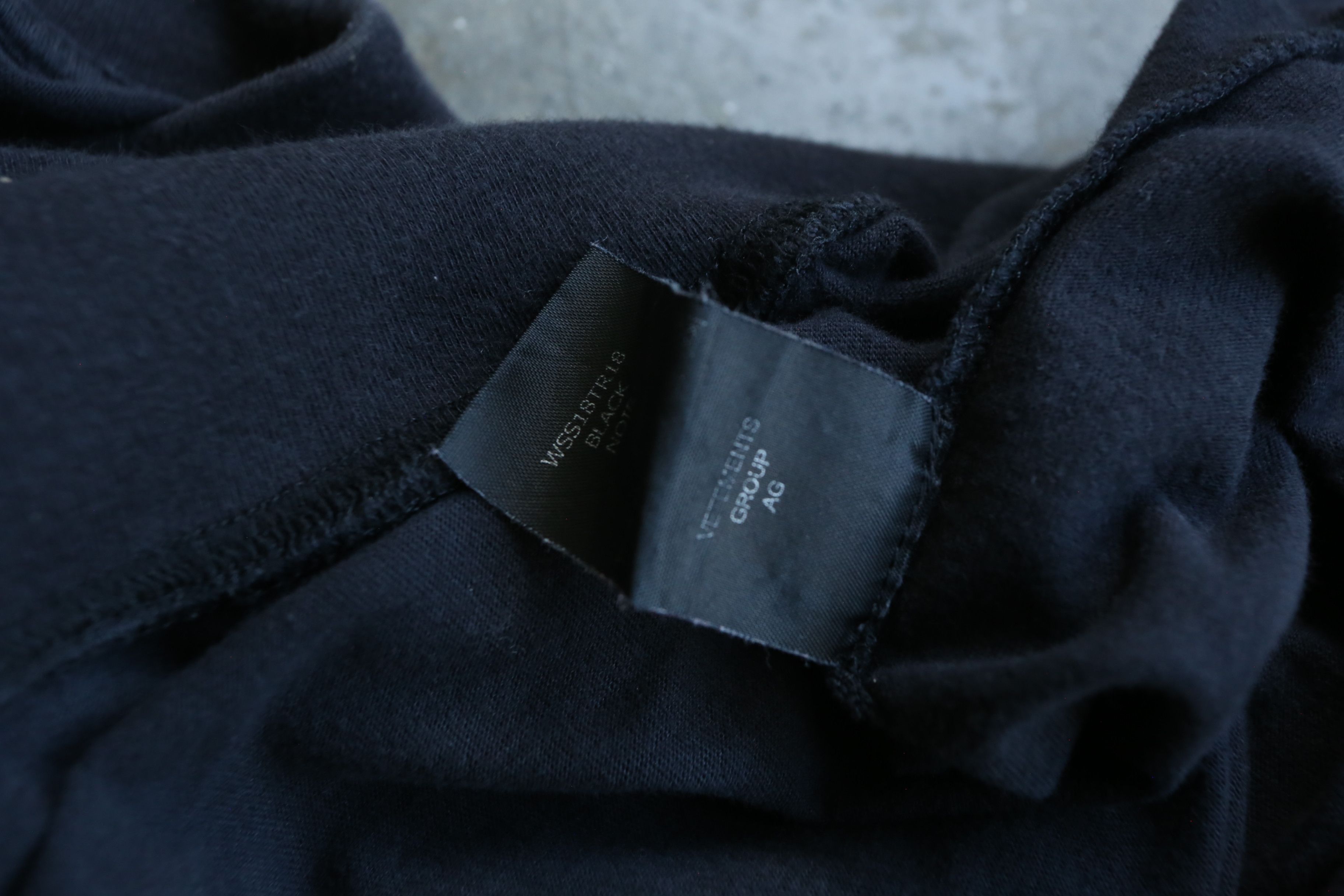 Vetements Vetements - S/S 18 - Cut-Out Sweater Size US L / EU 52-54 / 3 - 12 Thumbnail