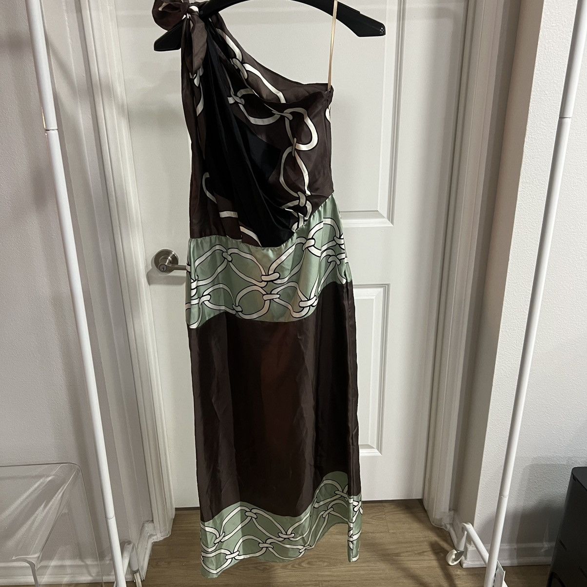 Valentino Valentino chain-print one-shoulder silk midi dress 44 (IT) Size M / US 6-8 / IT 42-44 - 4 Thumbnail