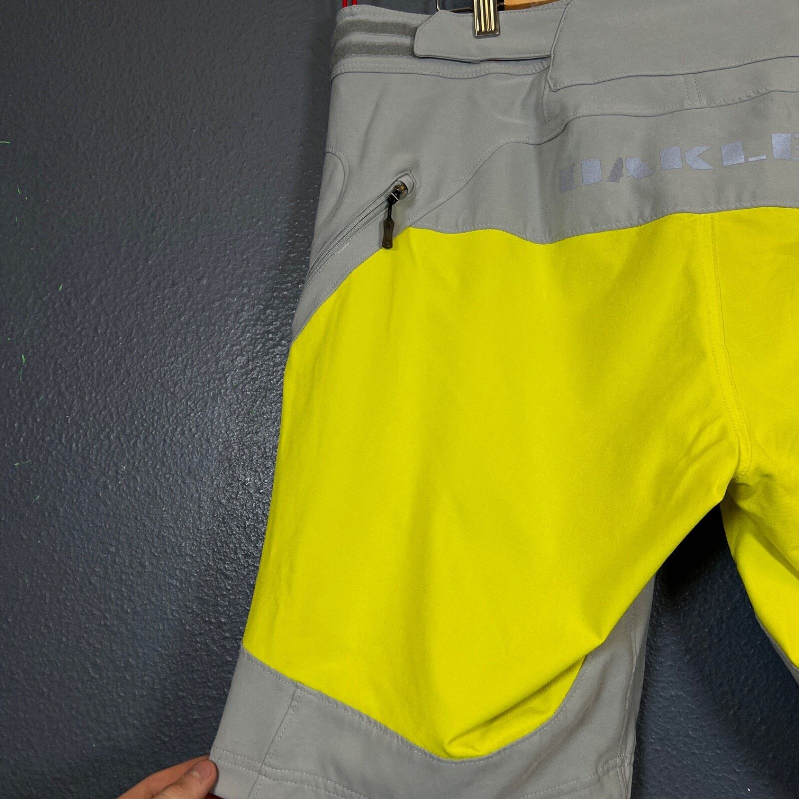 Oakley Oakley 38 men’s Ventilated MTB Shorts gray/lemon outdoor Size US 38 / EU 54 - 5 Thumbnail