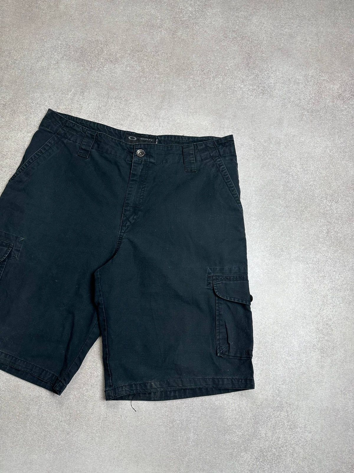 Oakley Vintage Oakley Reflective Black Cargo Y2K Shorts 32 Size US 36 / EU 52 - 4 Thumbnail