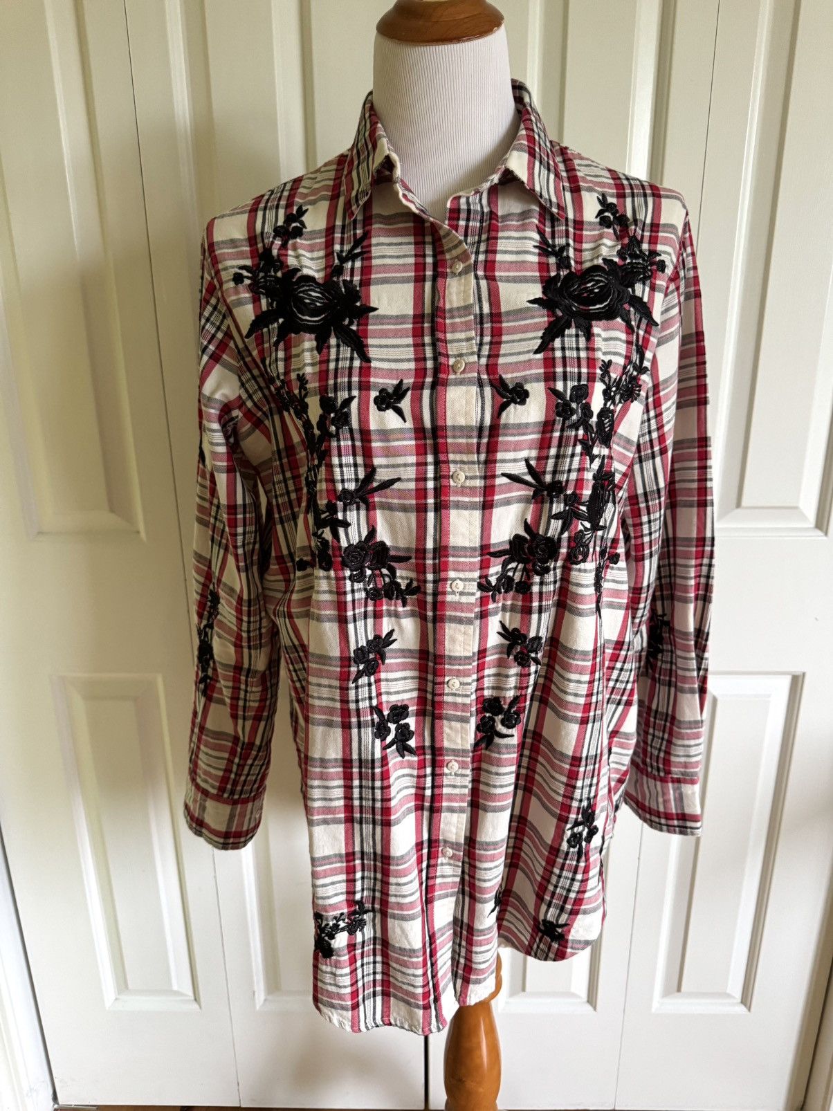Zara ZARA Women Plaid Shirt Embroidered Flowers M Size M / US 6-8 / IT 42-44 - 1 Thumbnail