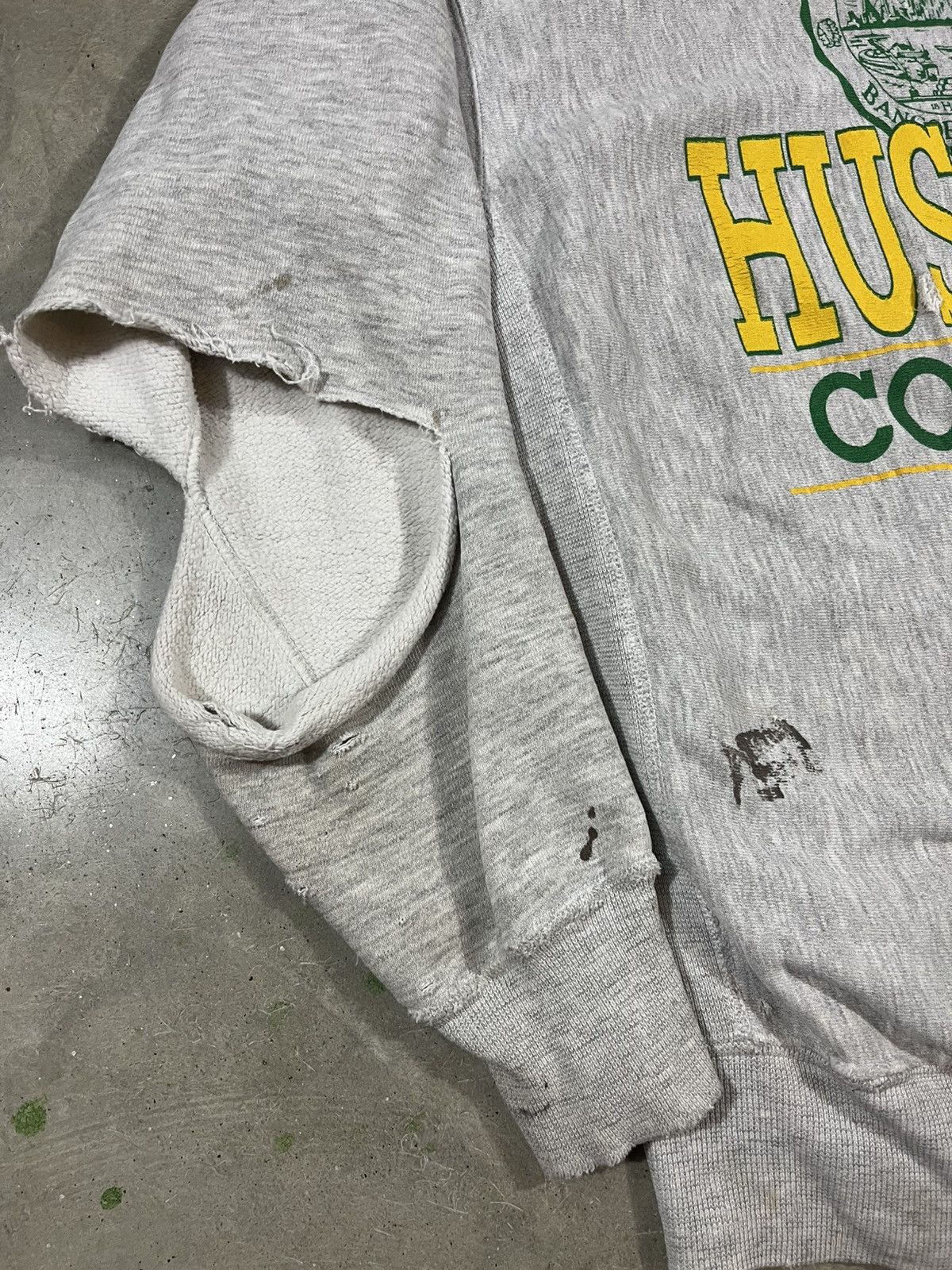 Vintage Vintage 90s Husson College Thrashed Crewneck Sweatshirt Gray Size US L / EU 52-54 / 3 - 3 Thumbnail