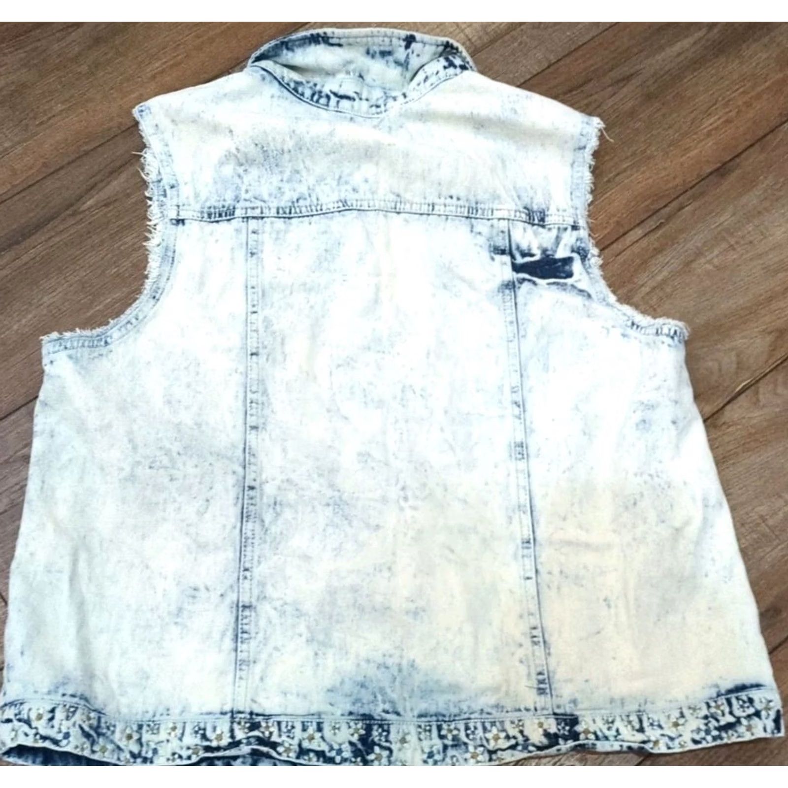 Vintage VINTAGE Vanilla Star Denim Vest Women’s 2XL Distressed Embroidered Button Up Denim Vest Women’s Size 2X Embroidery Size XXL / US 16-18 / IT 52-54 - 2 Thumbnail
