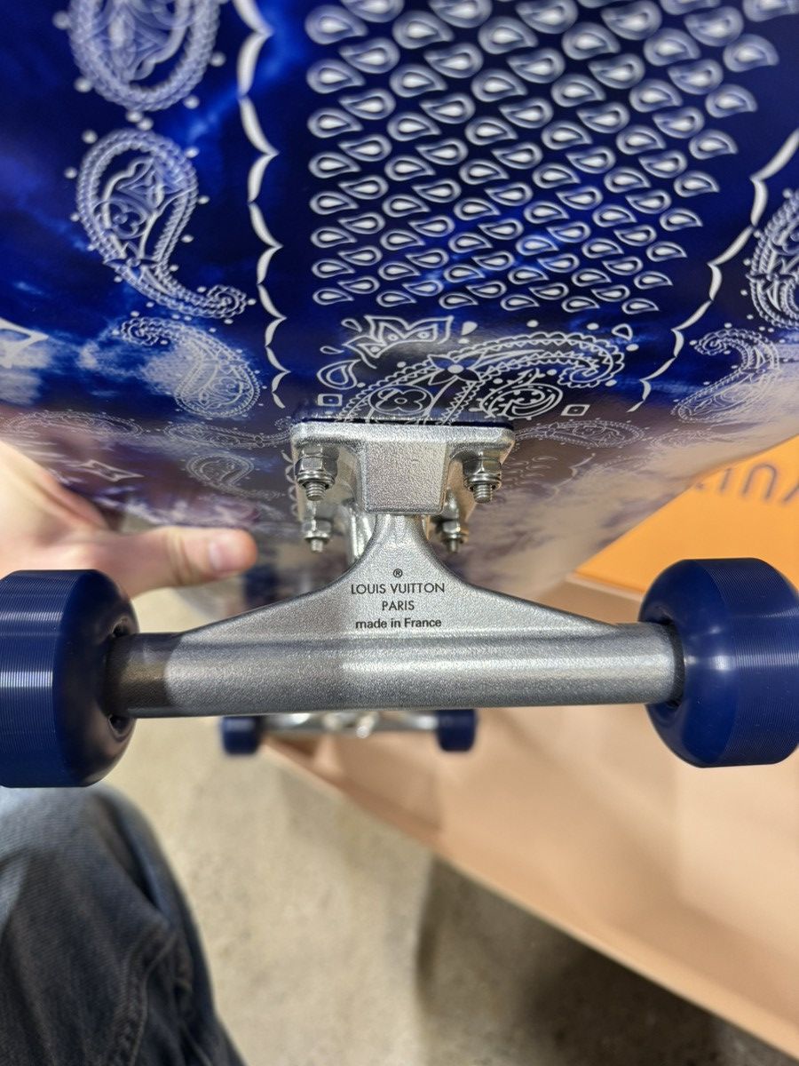 Louis Vuitton × Virgil Abloh Louis Vuitton Bandana Monogram Skateboard RARE NEW Size ONE SIZE - 9 Thumbnail