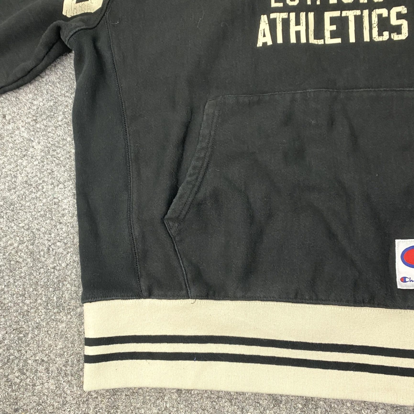 Champion VINTAGE Champion Reverse Weave Hoodie Mens Large Black Athletics Graphic Logo Pullover Size US L / EU 52-54 / 3 - 6 Thumbnail