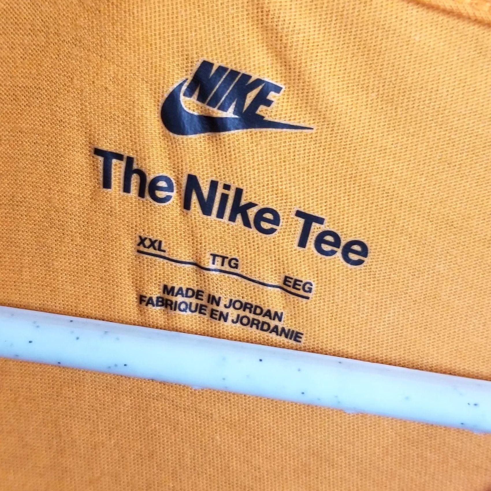 Nike Nike Sportswear Club Tee Shirt Adults XXL Orange White Embroidered Swoosh Size US XXL / EU 58 / 5 - 3 Thumbnail