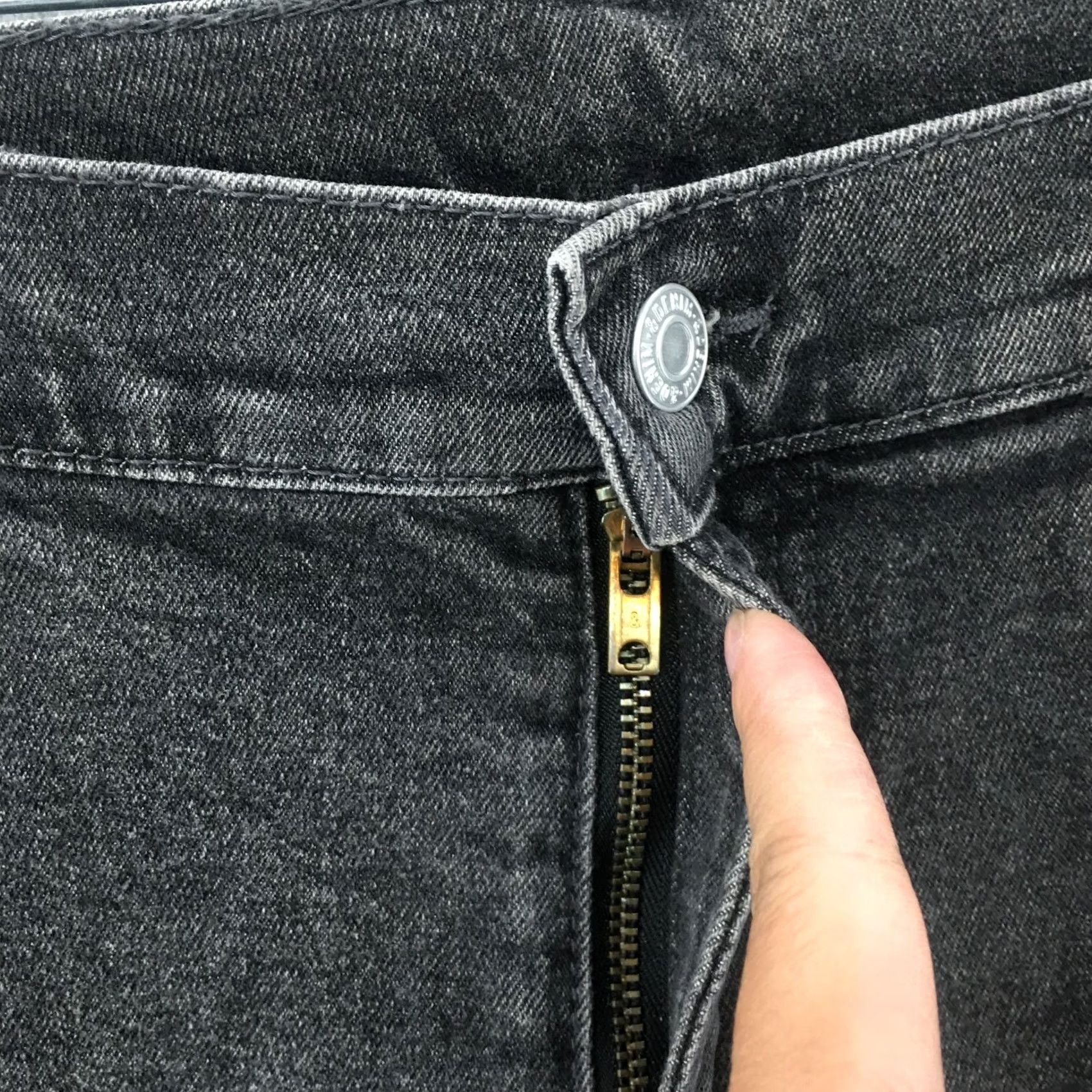 H&M H&M Skinny Fit Jeans Mens 38x32 Grey Denim Mid Rise Zip Fly Jeans Mens Regular 5-Pocket Design Charcoal Wash Modern Fit Mens Grey Denim 90s? Size US 38 / EU 54 - 4 Thumbnail