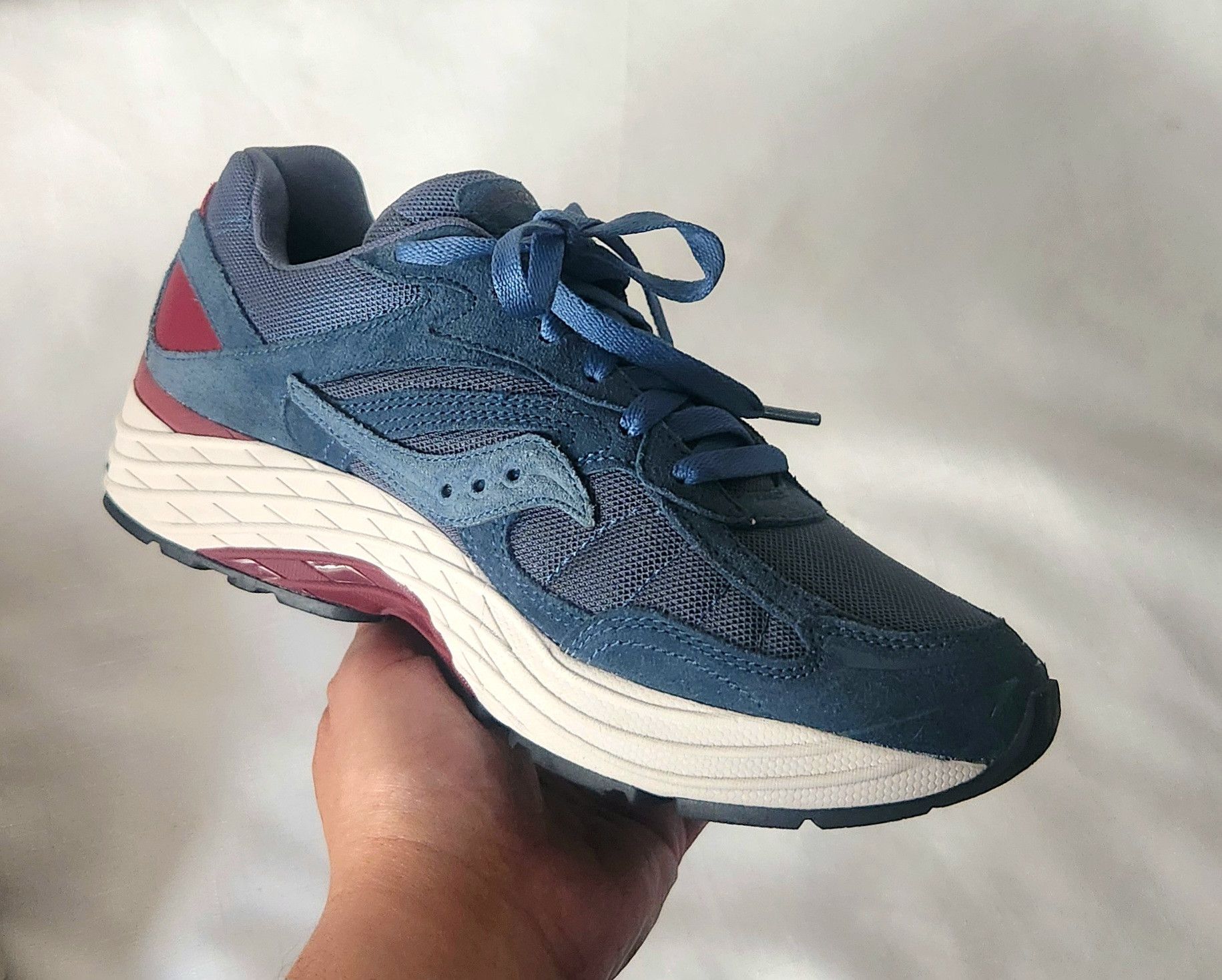Saucony Saucony Progrid Omni 9 SPC Unisex Navy Blue Burgandy size 9 Size US 9 / EU 42 - 2 Thumbnail