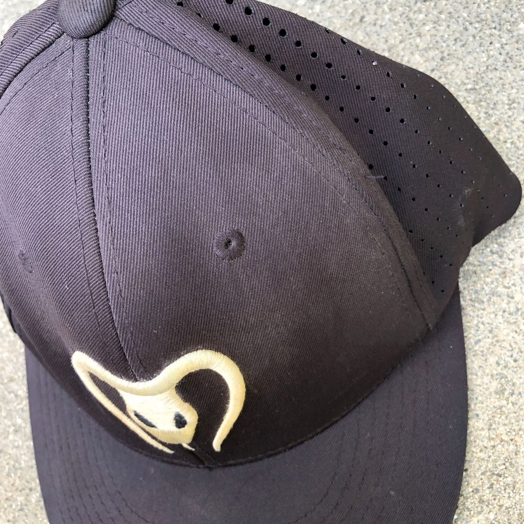Vintage PACIFIC HEADWEAR VENOMEX Vented Hat Men's SM/MD Black Fitted Baseball Cap Size ONE SIZE - 3 Thumbnail