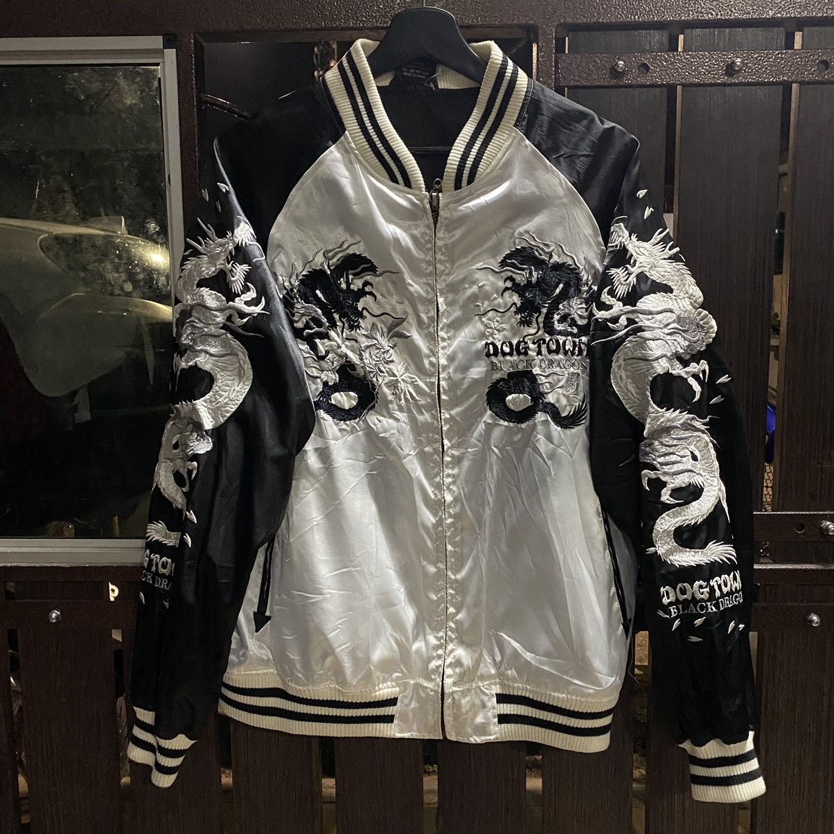 Dogtown × Vintage Vintage Dogtown Black Dragon Size US XL / EU 56 / 4 - 1 Thumbnail