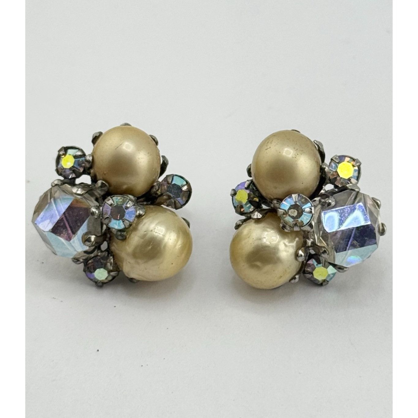 Vintage Vintage Vogue rhinestone crystal pearl cluster earrings Size ONE SIZE - 1 Thumbnail