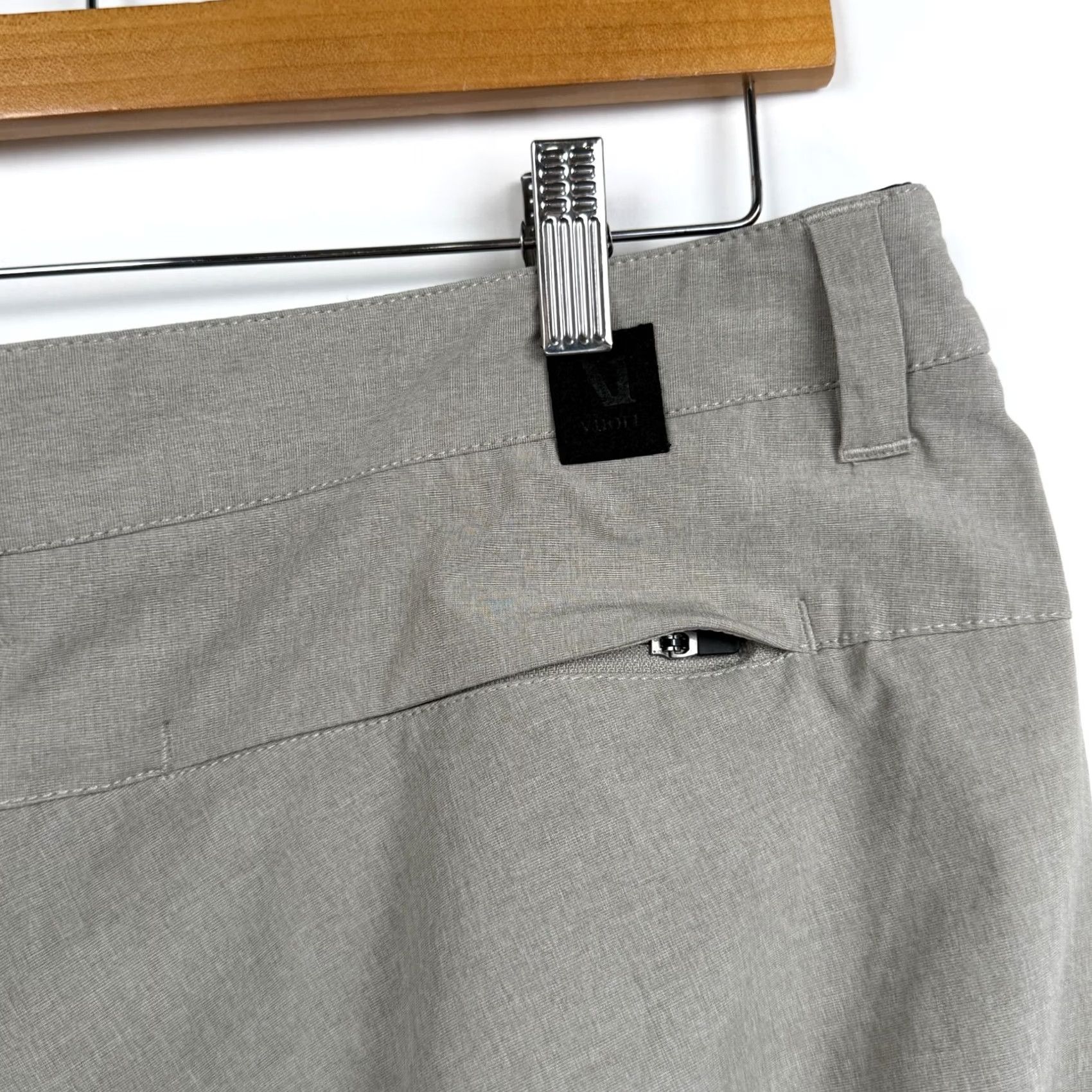 Vuori Vuori Aim Pants Mens 33 Chino Performance Golf Stretch V431 Gray Size US 33 - 5 Thumbnail
