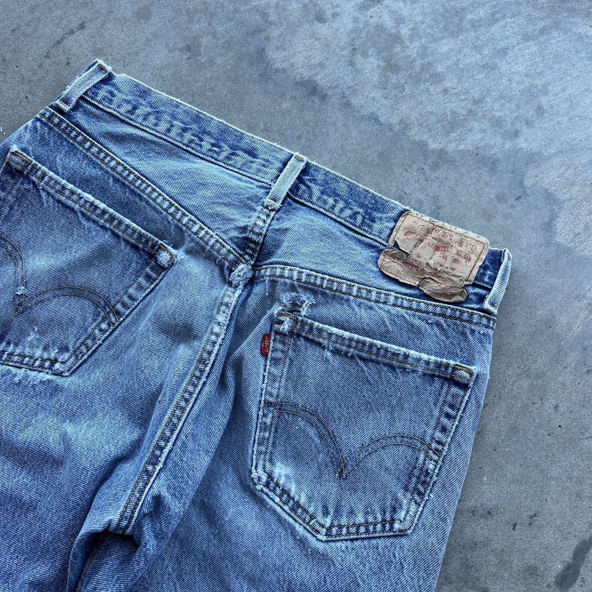 2000s Levi’s 505 Distressed Jeans