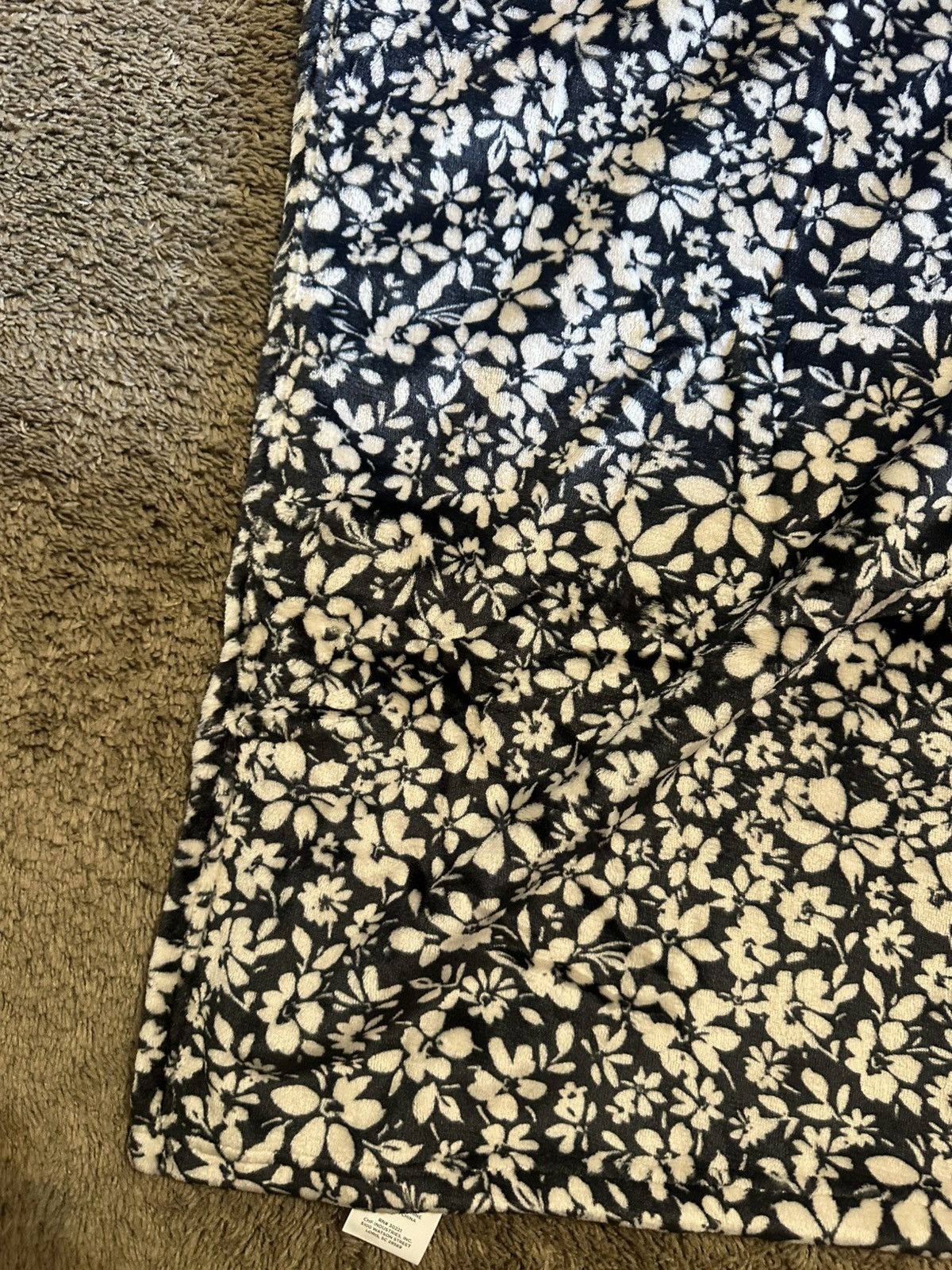 Karl Lagerfeld × Vintage Vintage karl lagerfeld “black and sliver” throw blanket Size US L / EU 52-54 / 3 - 2 Thumbnail