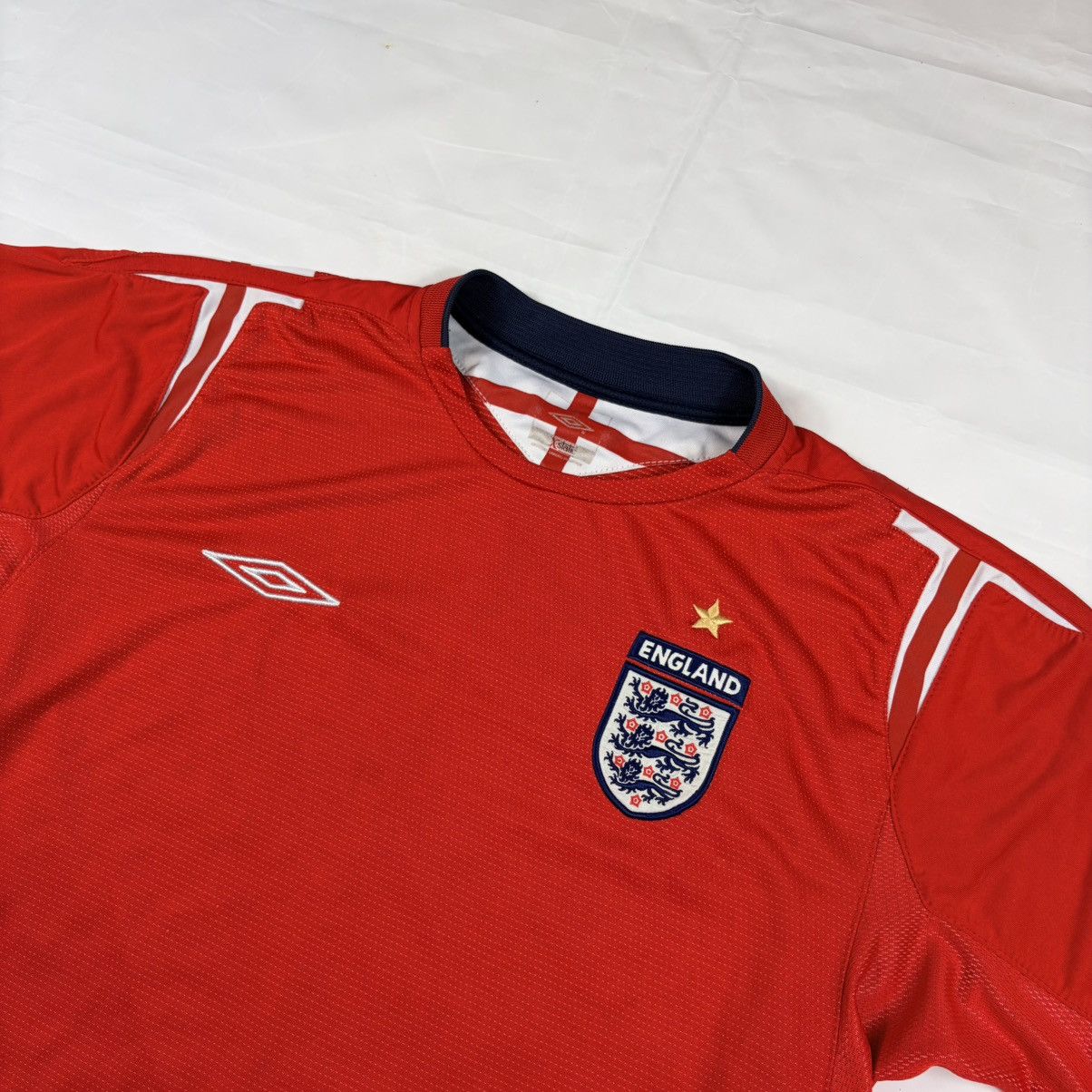Umbro 2004-05 Umbro England Away Jersey Red Vintage M Size US M / EU 48-50 / 2 - 3 Thumbnail