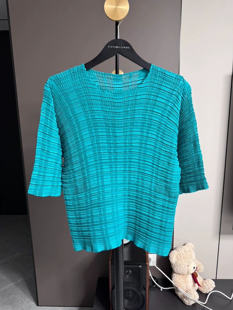Issey Miyake size:2 Blue round-neck checkered T-shirt