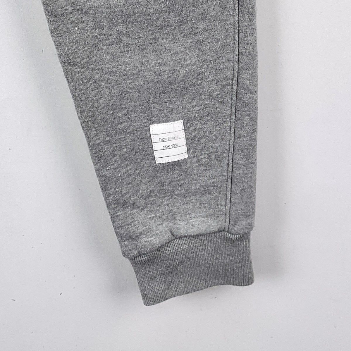 Thom Browne THOM BROWNE Grey Classic Four-Stripe Sweatpants K26WX Size 26" / US 2 / IT 38 - 5 Thumbnail