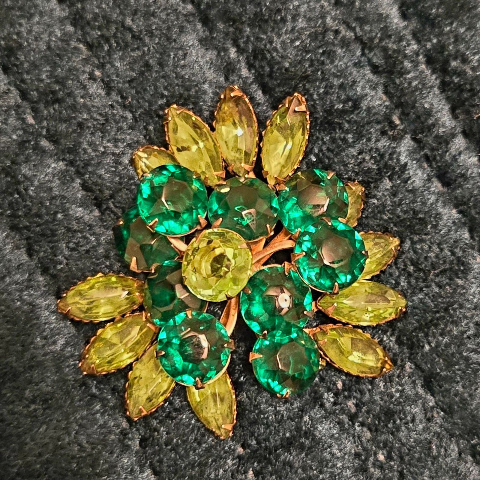 Jewelry Stunning Vintage Green Rhinestone Brooch Size ONE SIZE - 2 Thumbnail
