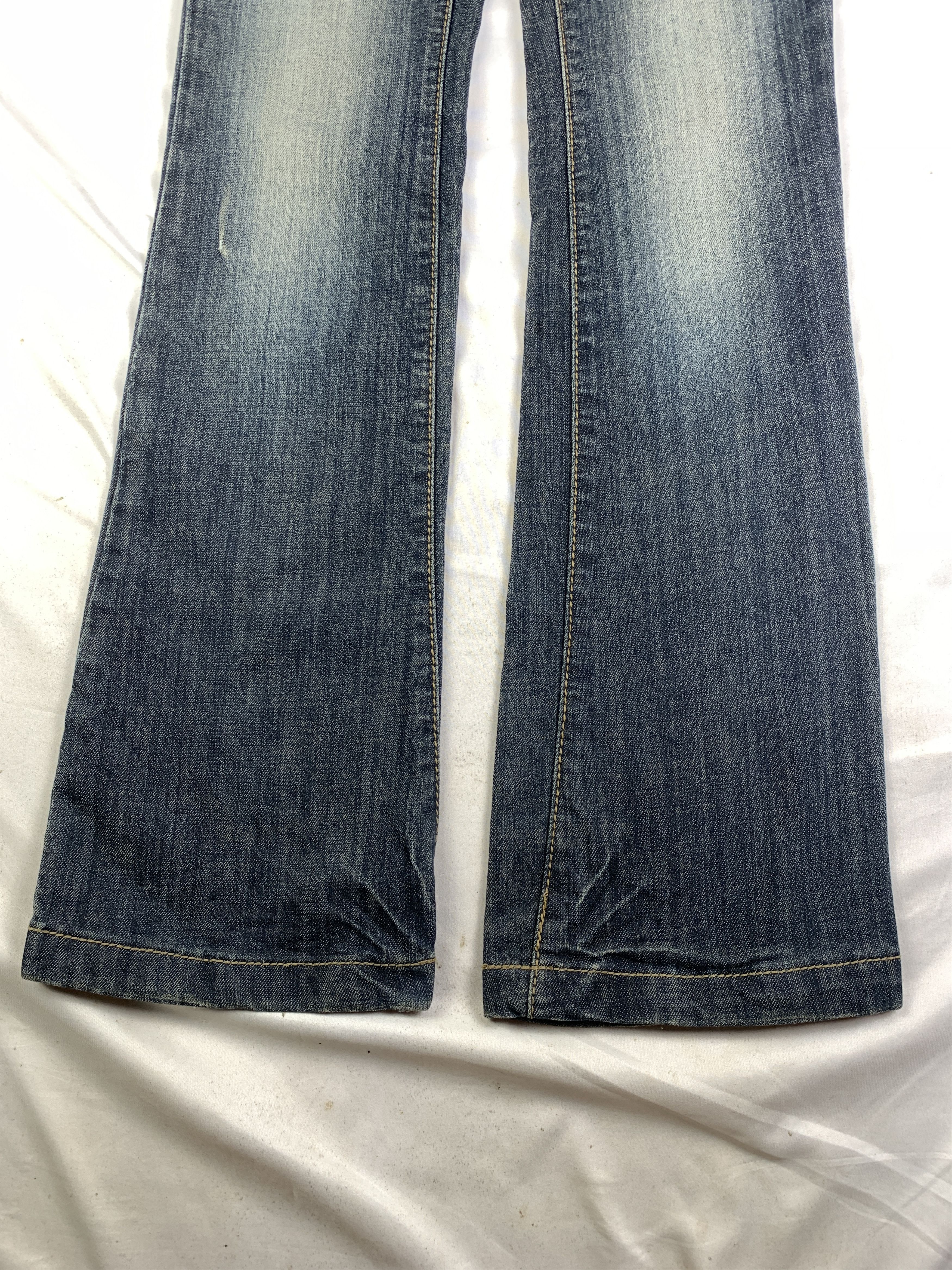 Japanese Brand 2000s Mudd Dark Blue Lowrise Flared Jeans (30) Size 30" / US 8 / IT 44 - 4 Thumbnail