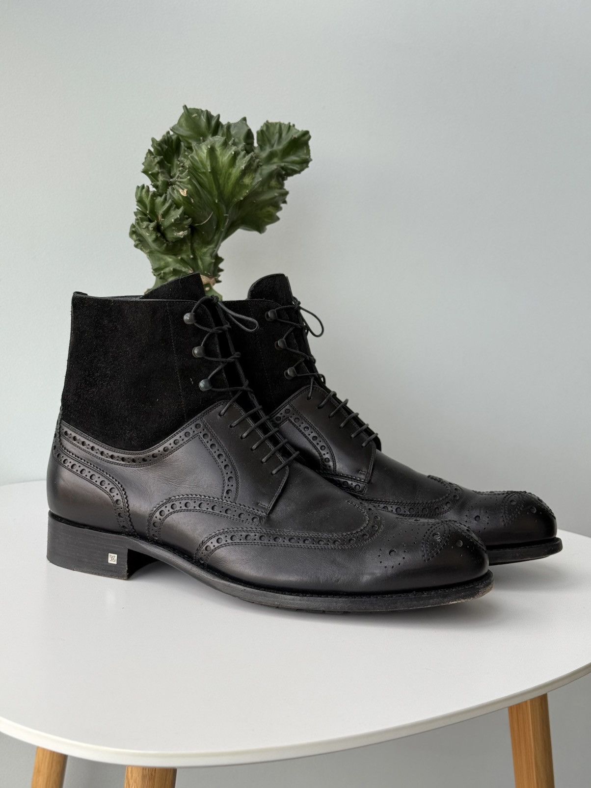 Louis Vuitton Louis Vuitton Brogue Oxford Ankle Boot Higt Leather / Suede Size US 11 / EU 44 - 2 Thumbnail
