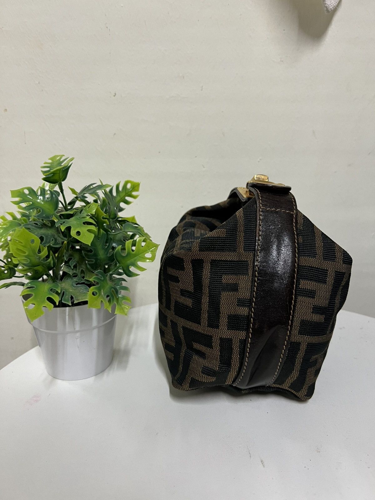 Fendi Authentic Fendi Vanity Size ONE SIZE - 3 Thumbnail
