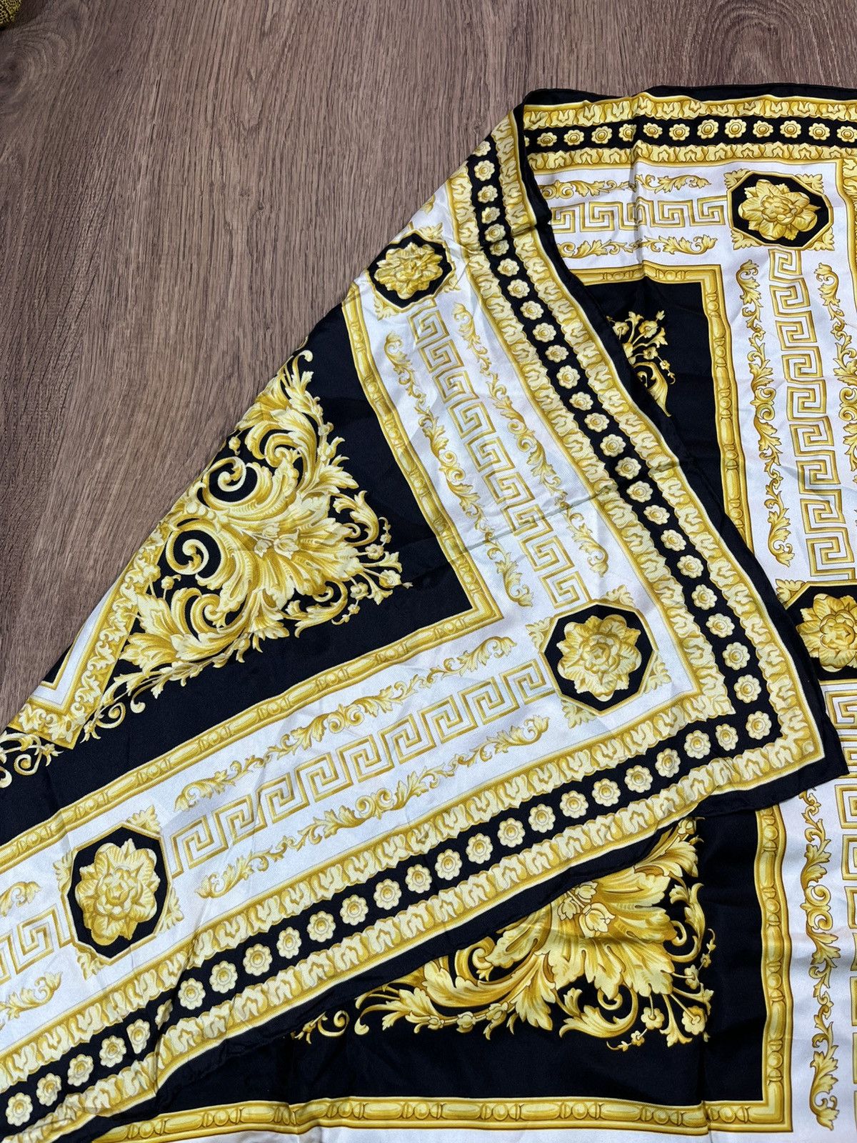 Versace Versace Silk Scarf Very Rare Gold Size ONE SIZE - 14 Thumbnail