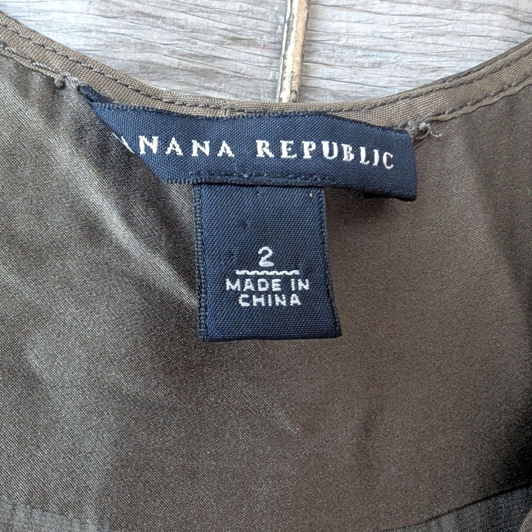 Banana Republic Banana Republic Dress Sleeveless Mini Olive Green 100% Silk Size 2 V-Neck Pockets Pleated Size XS / US 0-2 / IT 36-38 - 7 Thumbnail