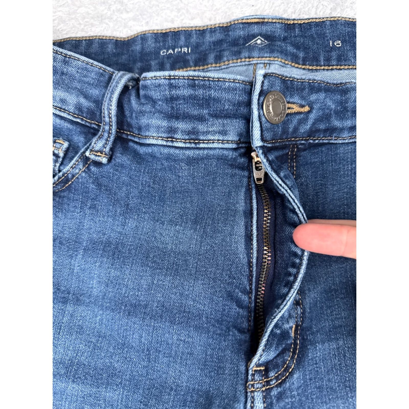 Vintage St Johns Bay Jeans Womens 16 Capri Blue Denim Mid Rise 34x21 Size 38" / US 16 / IT 52 - 5 Thumbnail