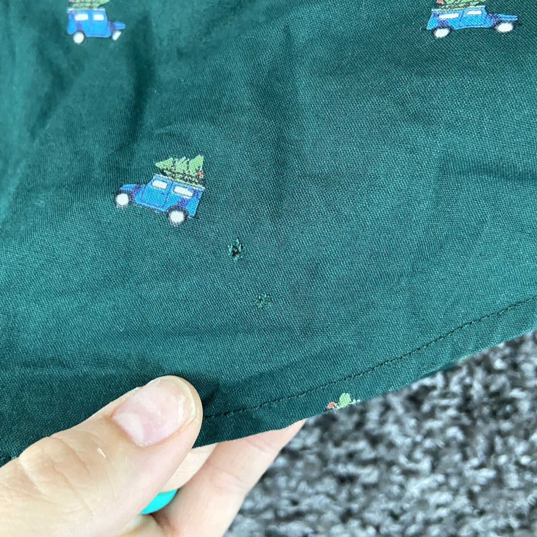 American Eagle Outfitters VINTAGE American Eagle Outfitters Men’s XS Green Cars With Christmas Trees Button-Down Button-Up Long Sleeve Shirt Christmas Men XS Green Pockets Size US XS / EU 42 / 0 - 3 Thumbnail