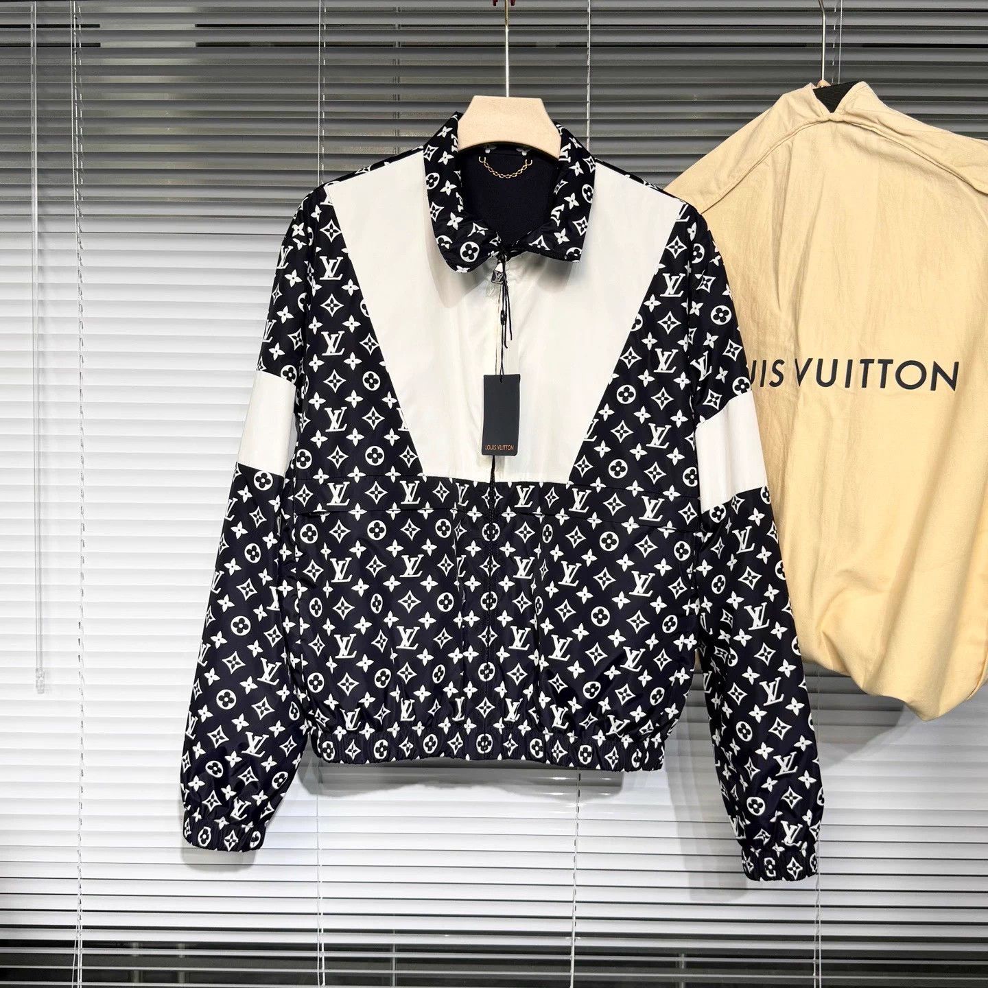 Louis Vuitton 【Brand New】 Louis Vuitton Windbreaker Jacket Size XL / US 12-14 / IT 48-50 - 1 Thumbnail