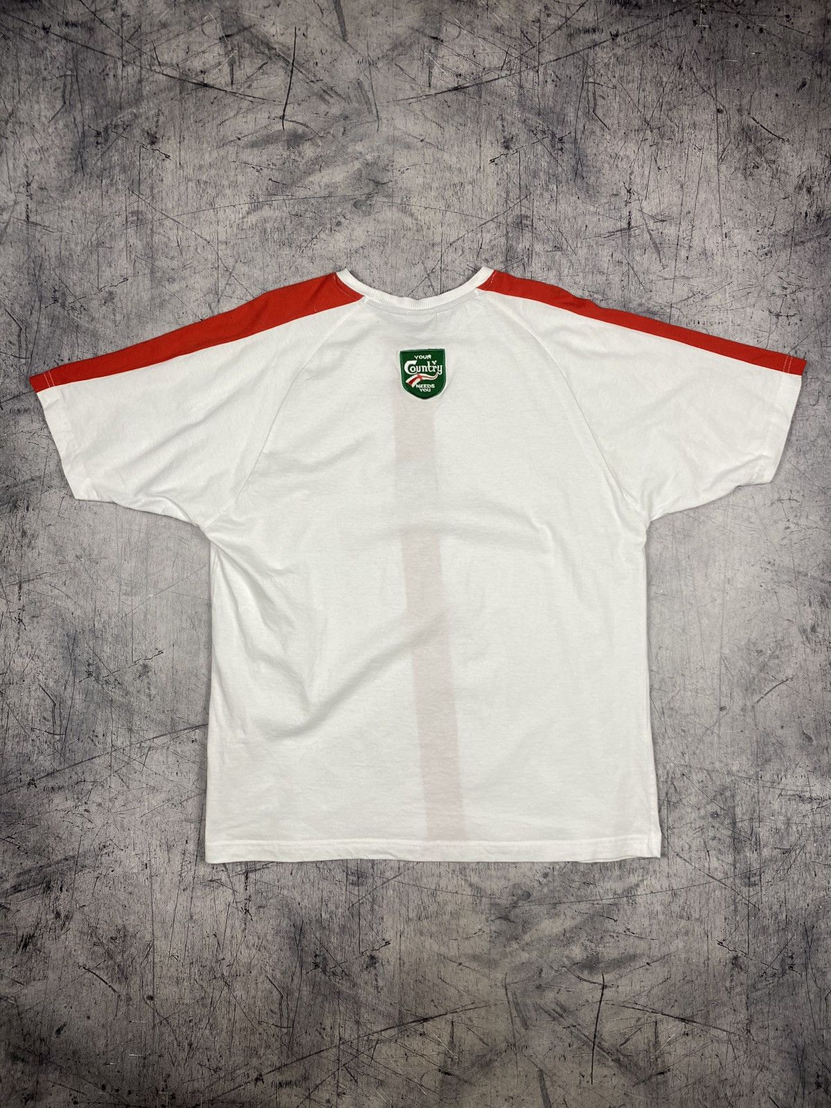 Vintage Vintage England Calsberg Center Logo Tee T Shirt Size US L / EU 52-54 / 3 - 8 Thumbnail