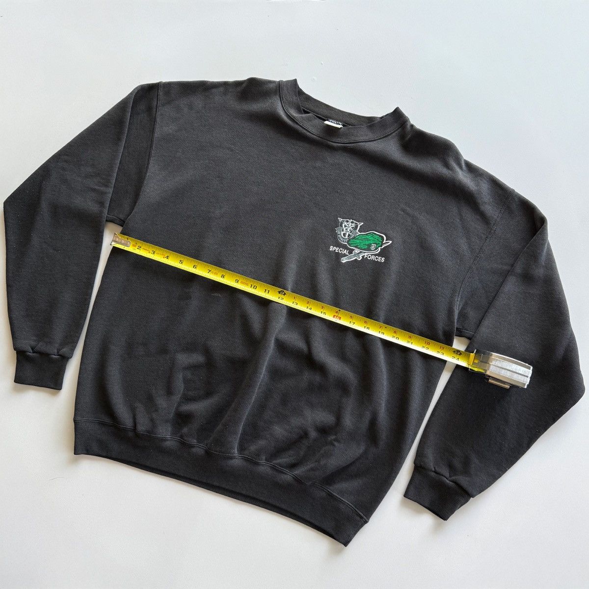 Vintage 1990s Vintage Green Berets Special Forces Army Sweatshirt Size US XL / EU 56 / 4 - 8 Thumbnail