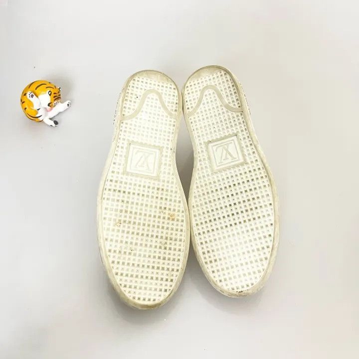 Other Louis Vuitton Glitter Low-Top Sneakers for Men and Women -2 Size US 5.5 / EU 38 - 6 Thumbnail