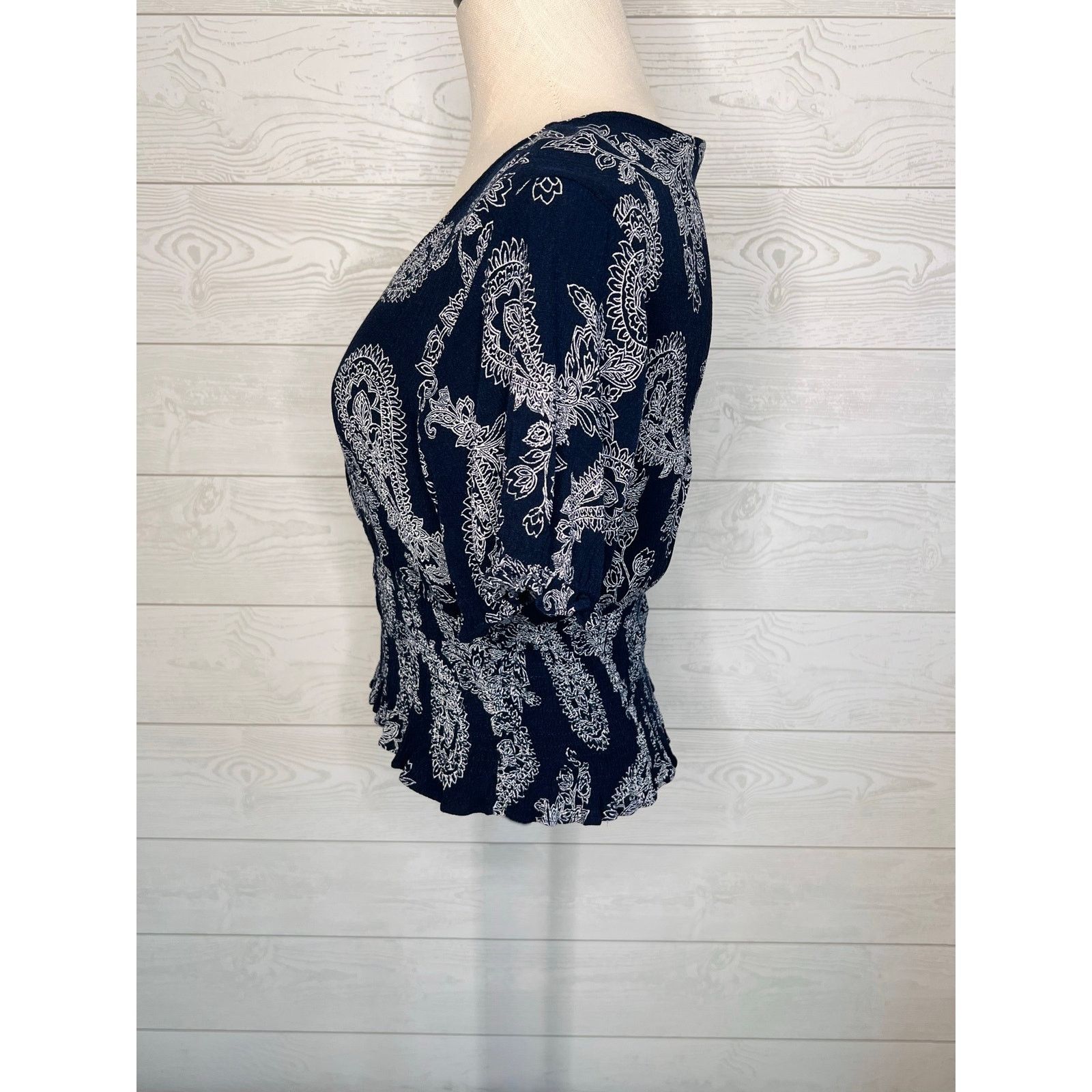 Other Paper Crane Navy Paisley flutter sleeves smocked crop top L Size L / US 10 / IT 46 - 4 Thumbnail
