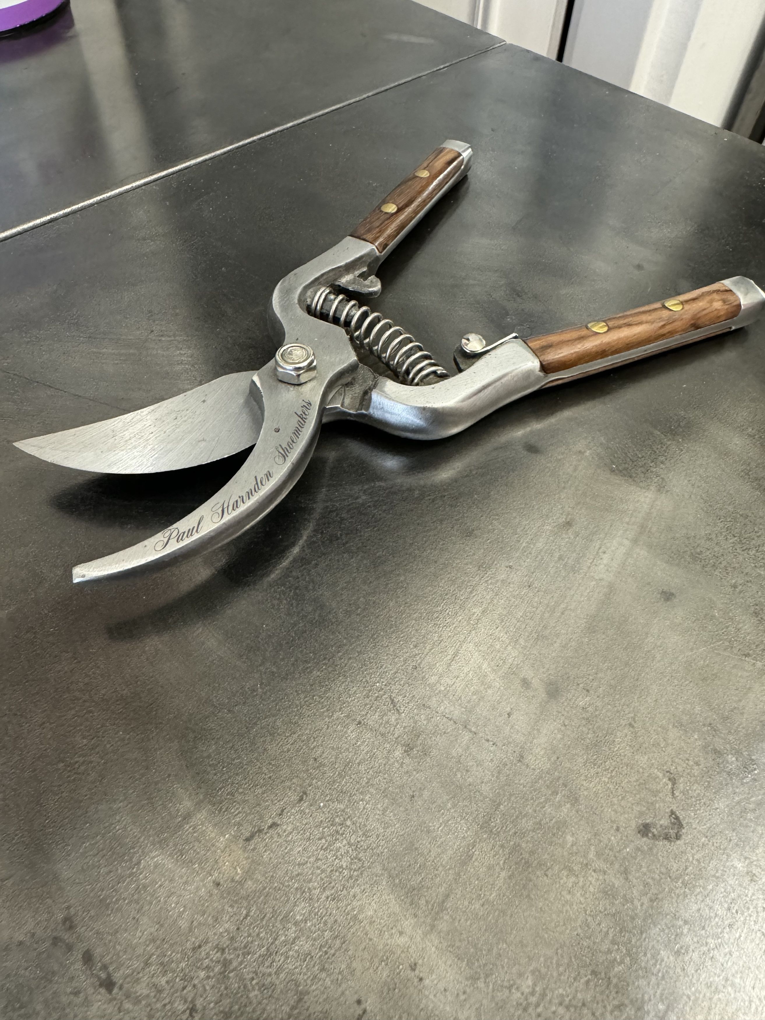 Paul Harnden Shoemakers PAUL HARNDEN SHOEMAKERS GARDEN SHEARS-NEW!! Size ONE SIZE - 9 Thumbnail